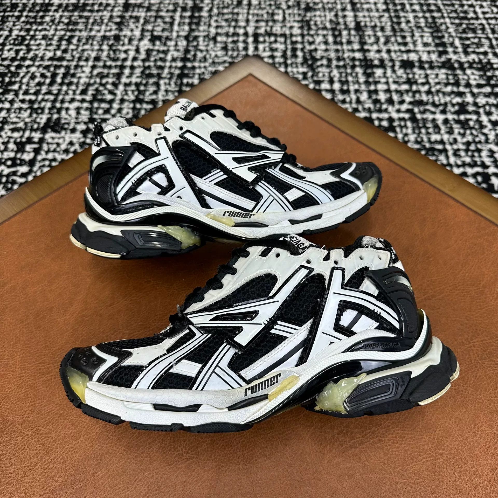 Balenciaga Balenciaga Running Lowtop Sneakers 7 Men Size US 7 / EU 40 - 3 Thumbnail