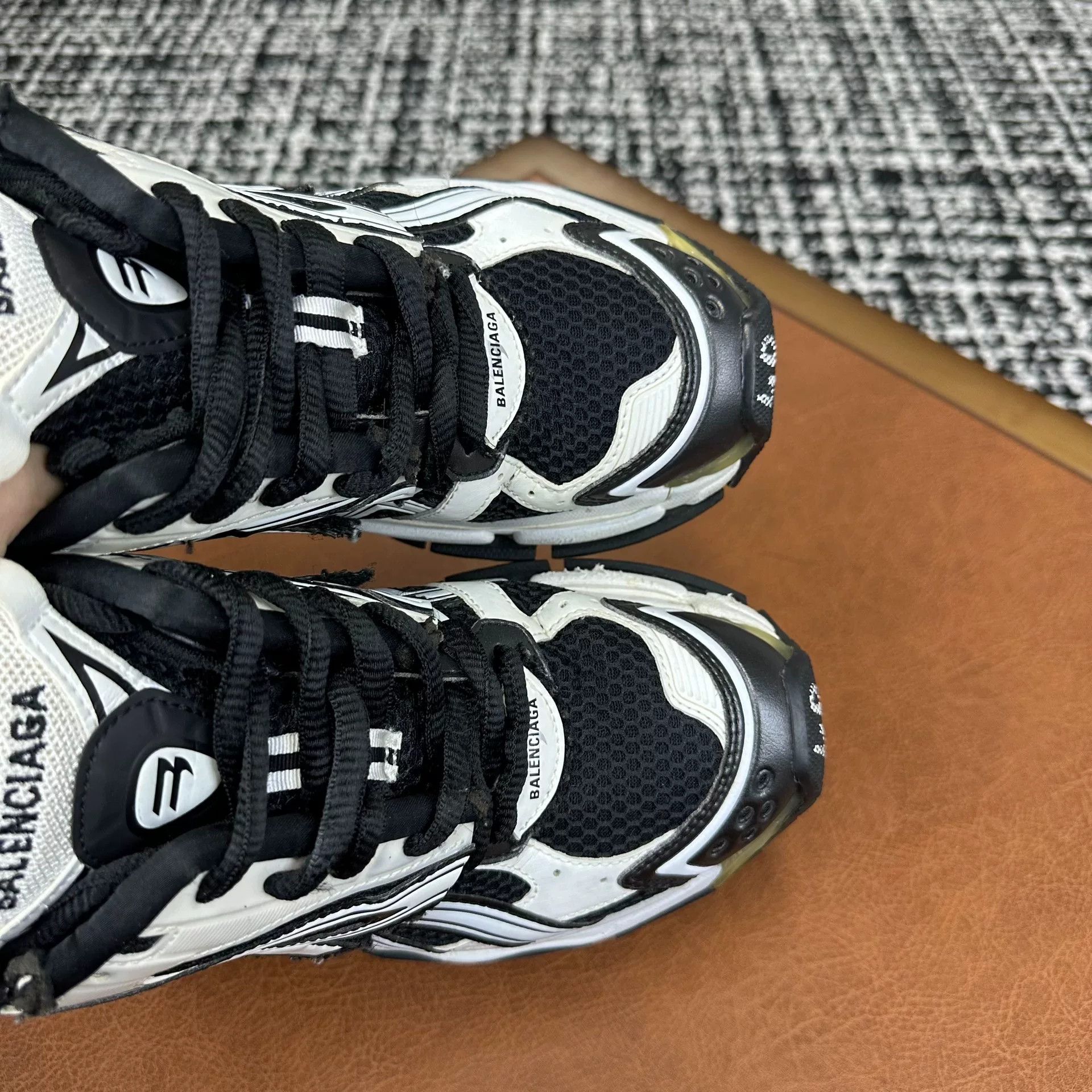 Balenciaga Balenciaga Running Lowtop Sneakers 7 Men Size US 7 / EU 40 - 7 Thumbnail