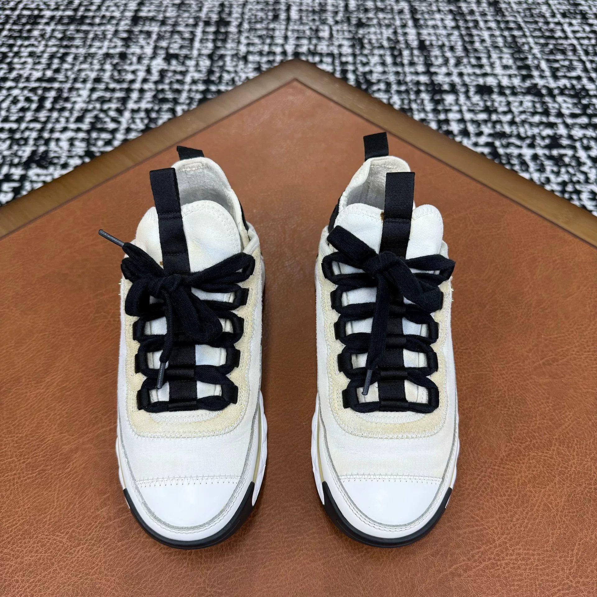 Chanel Chanel Casual White Lowtop Sneakers it_35 Women Size US 5 / IT 35 - 2 Thumbnail