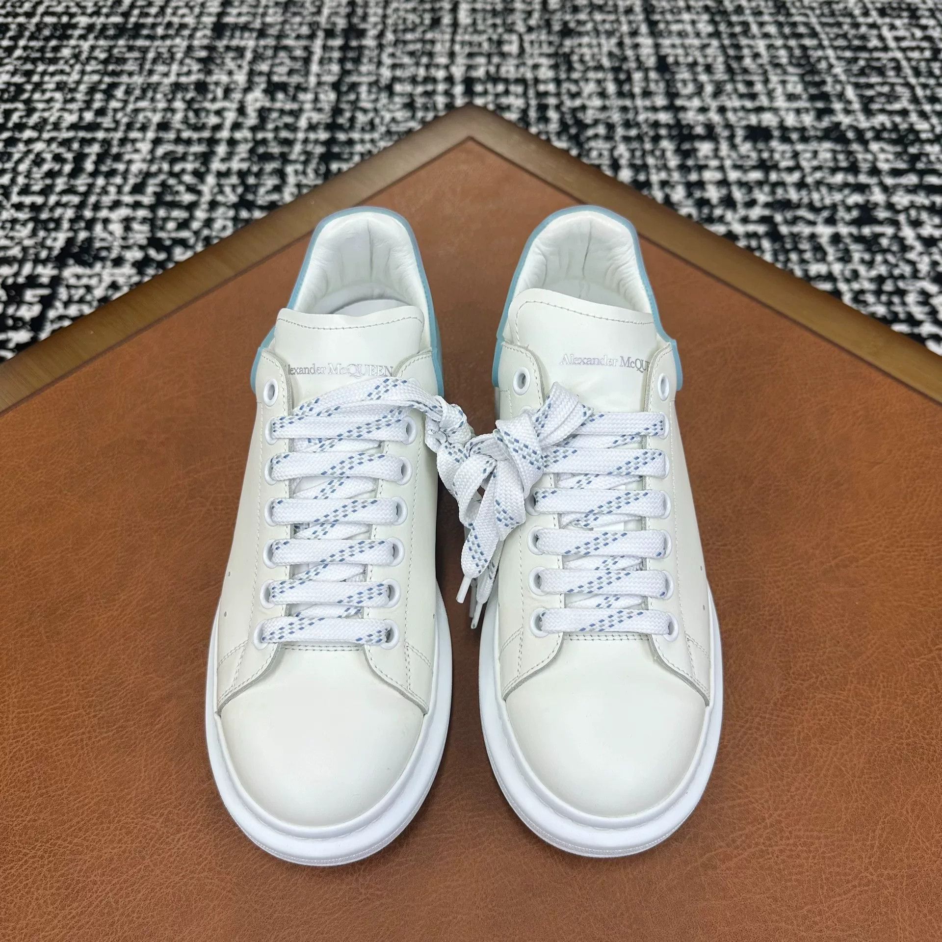 Alexander McQueen Alexander McQueen Blue Lowtop Sneakers 7 Men Size US 7 / EU 40 - 2 Thumbnail