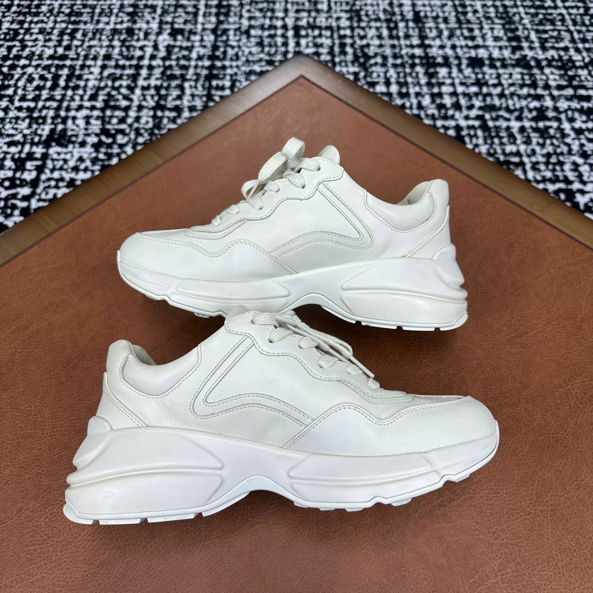 Gucci Gucci Retro Lowtop Sneakers 6 Men Size US 6 / EU 39 - 2 Thumbnail