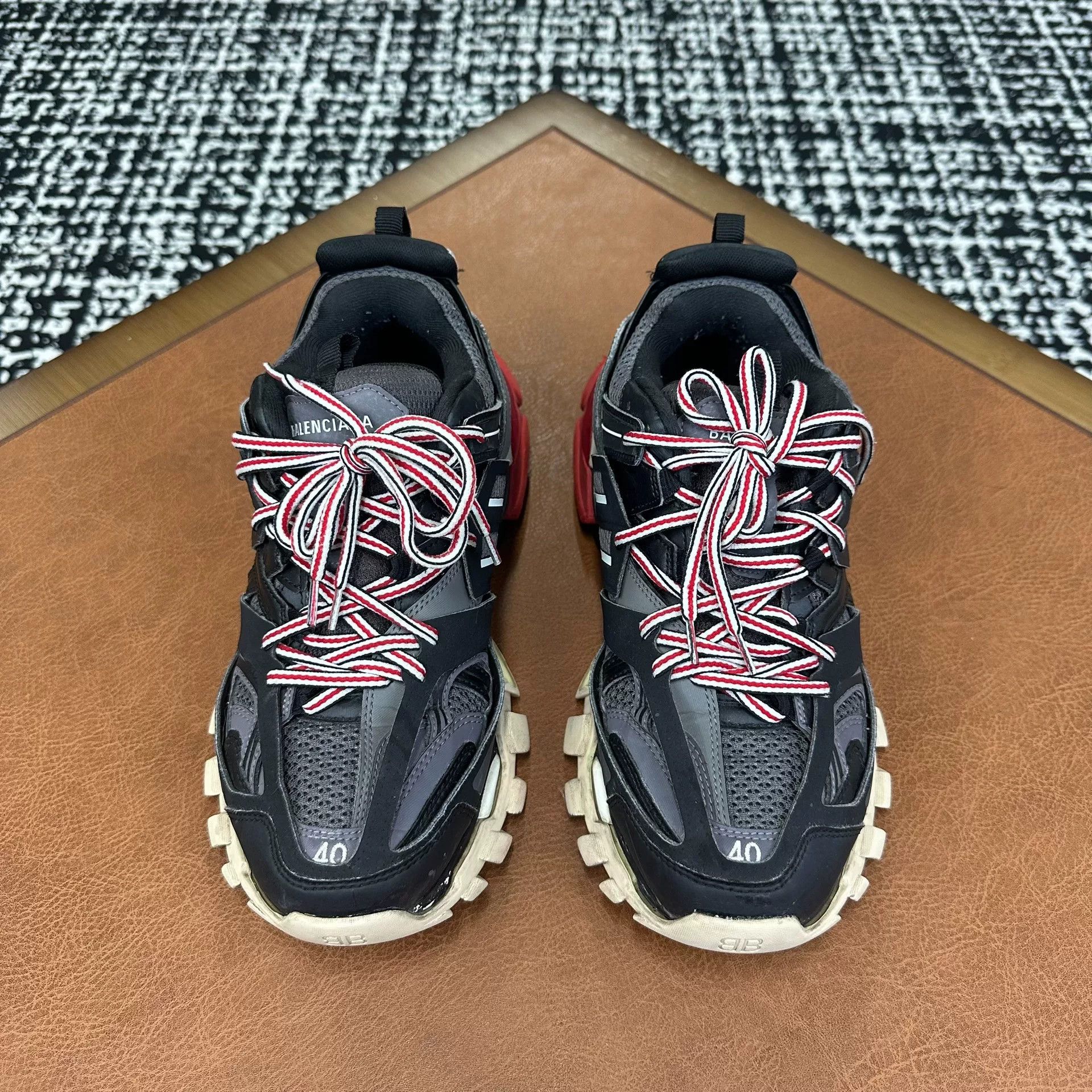 Balenciaga Balenciaga Black Lowtop Sneakers 7 Men Size US 7 / EU 40 - 2 Thumbnail