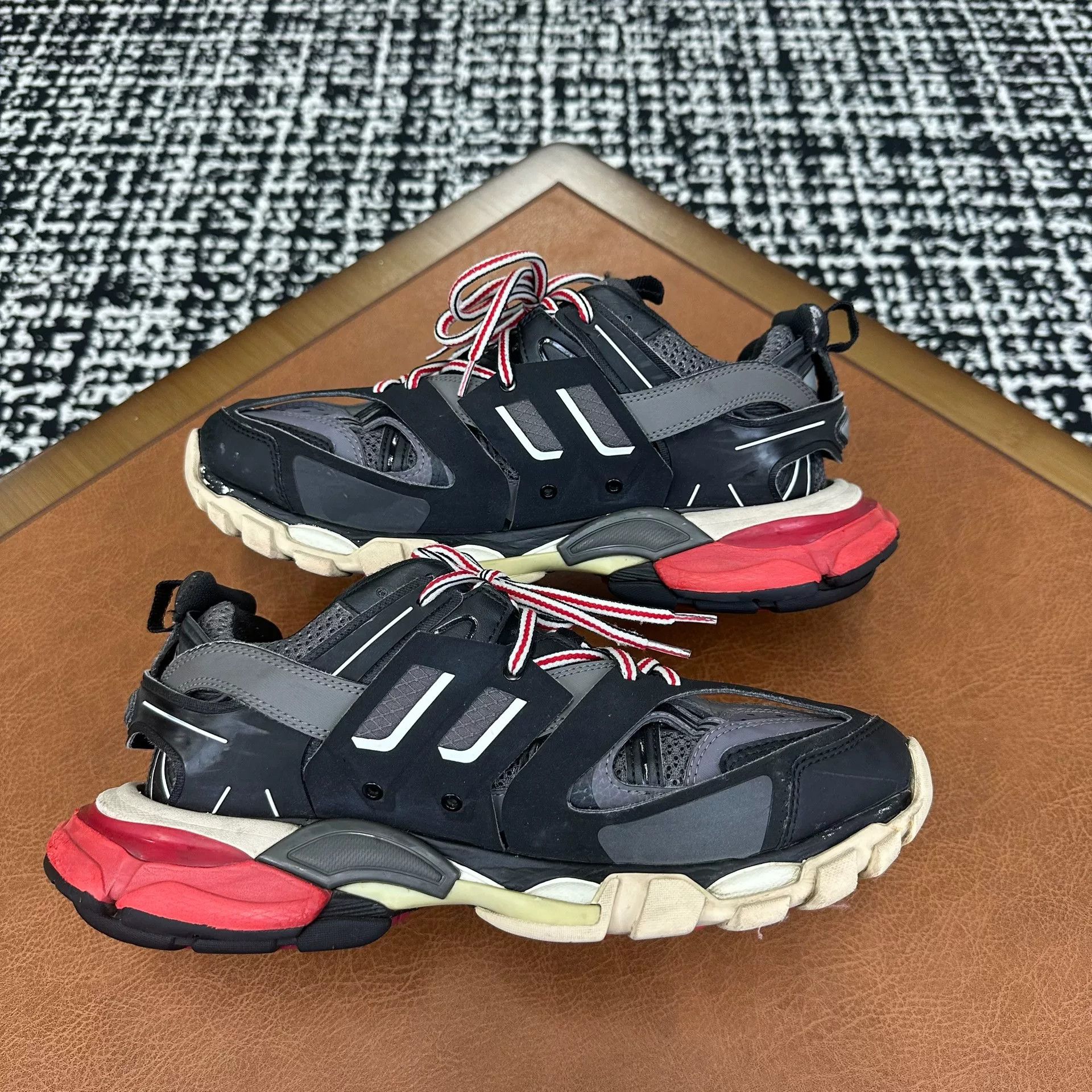 Balenciaga Balenciaga Black Lowtop Sneakers 7 Men Size US 7 / EU 40 - 6 Thumbnail