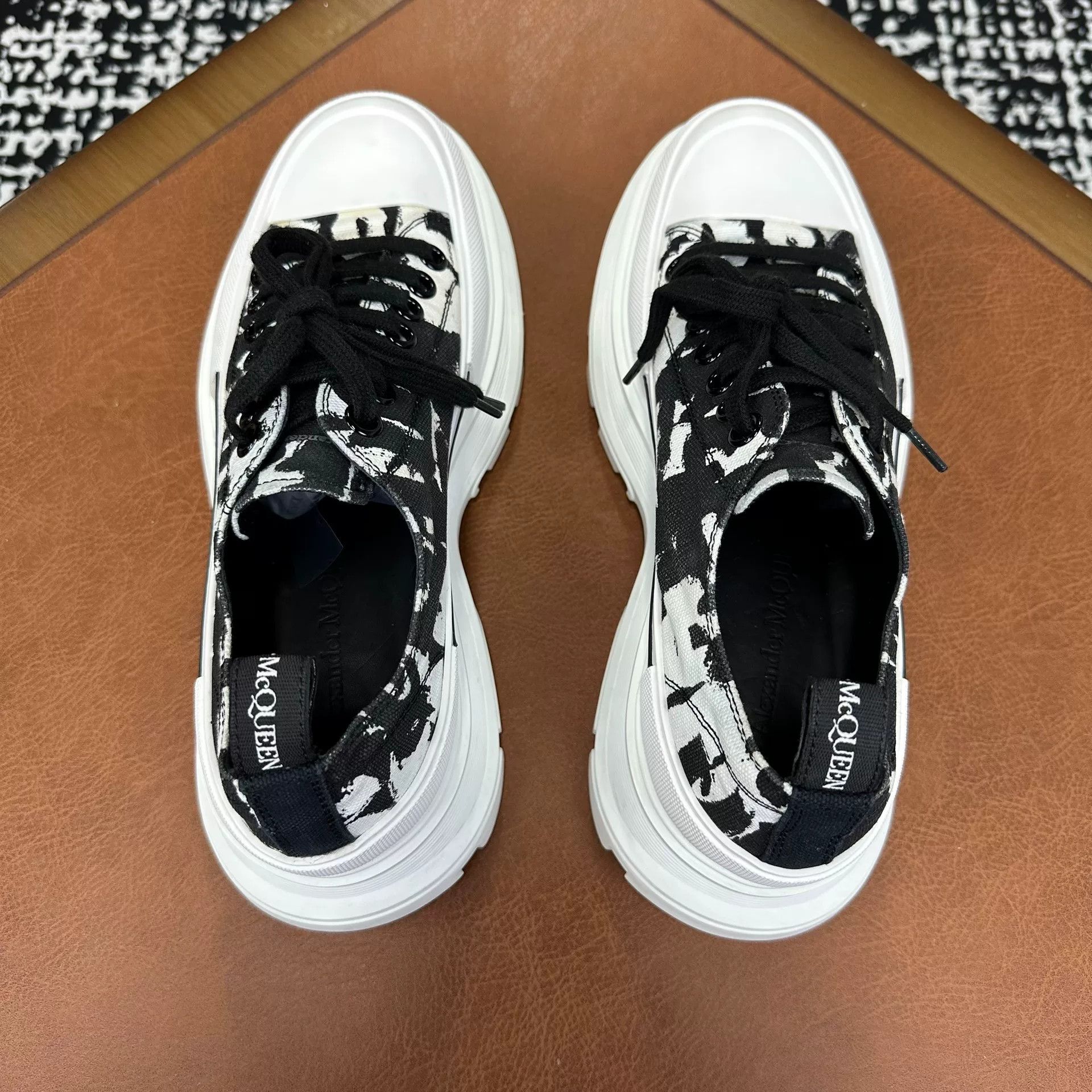 Alexander McQueen Alexander McQueen Black Lowtop Sneakers 8 Men Size US 8 / EU 41 - 3 Thumbnail