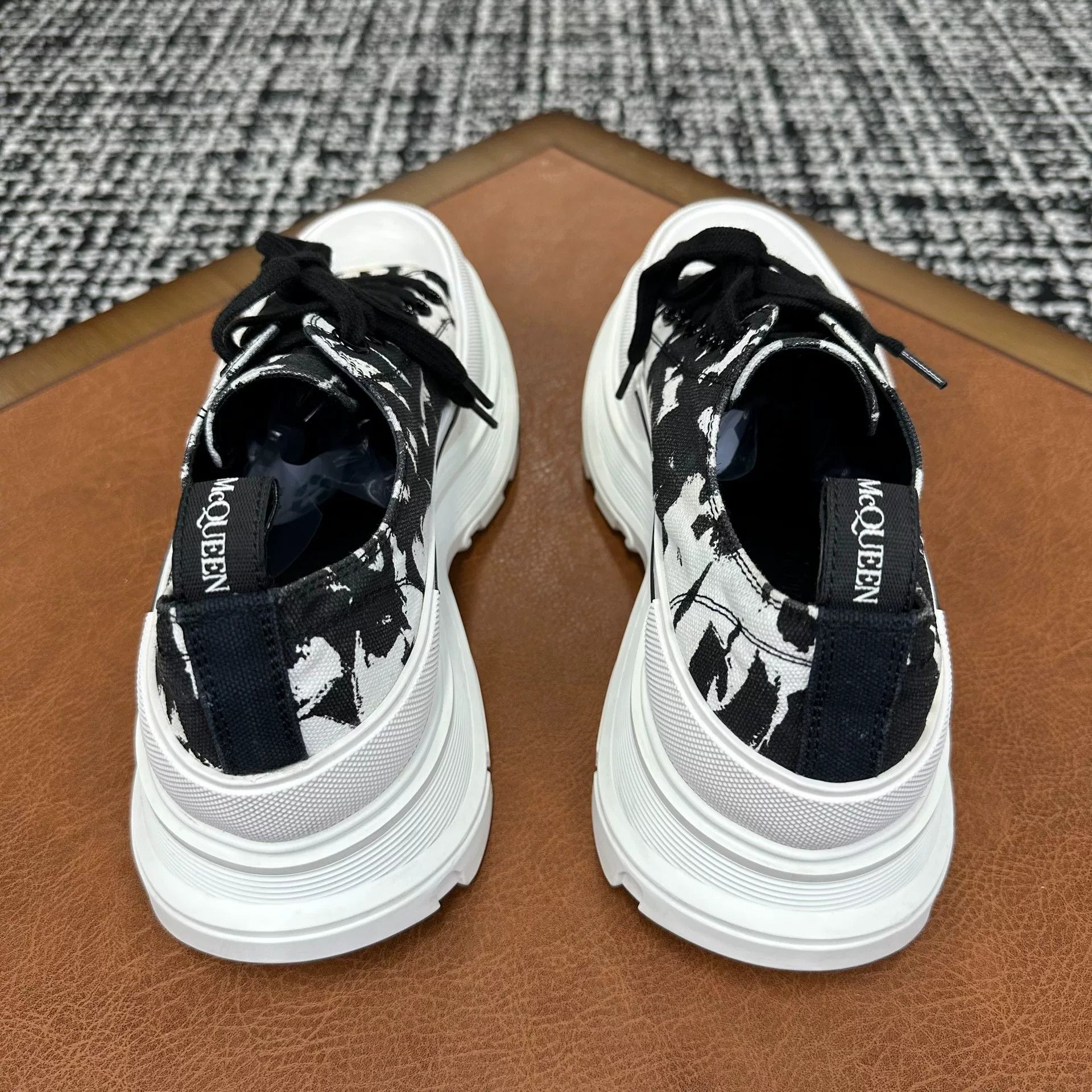 Alexander McQueen Alexander McQueen Black Lowtop Sneakers 8 Men Size US 8 / EU 41 - 4 Thumbnail