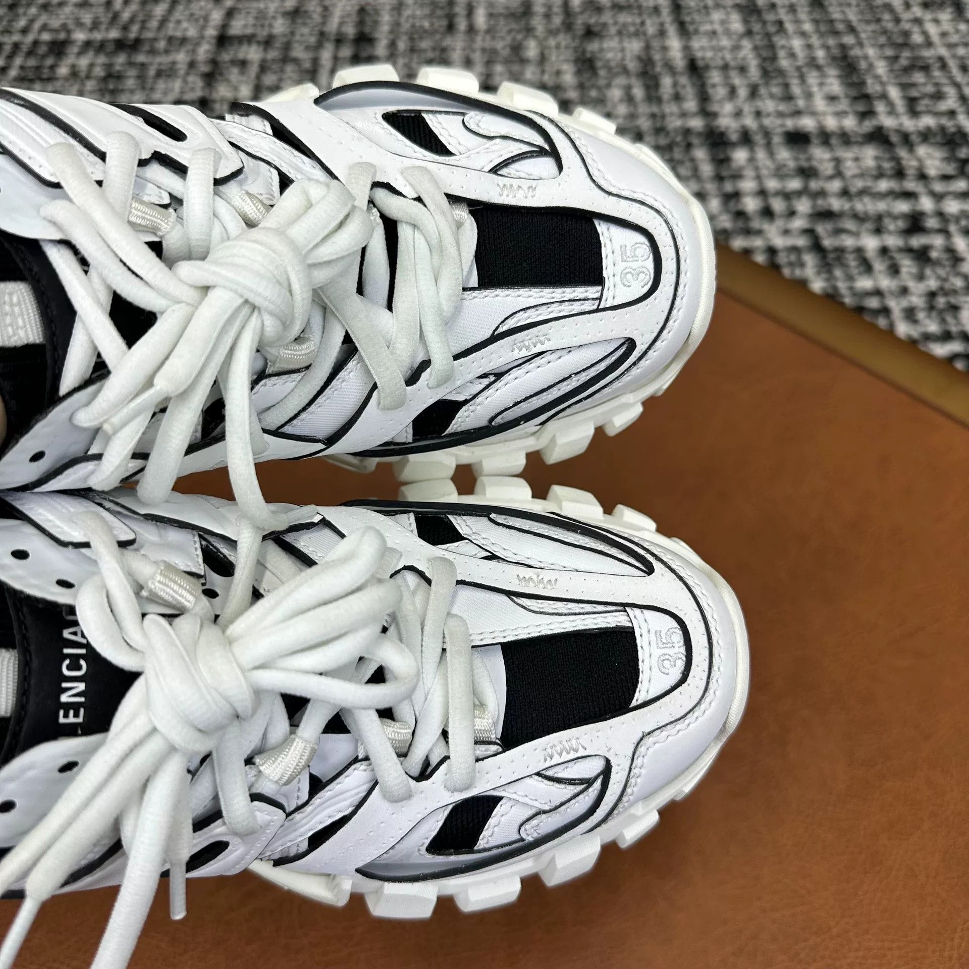 Balenciaga Balenciaga Black Lowtop Sneakers it_35 Women Size US 5 / IT 35 - 5 Thumbnail