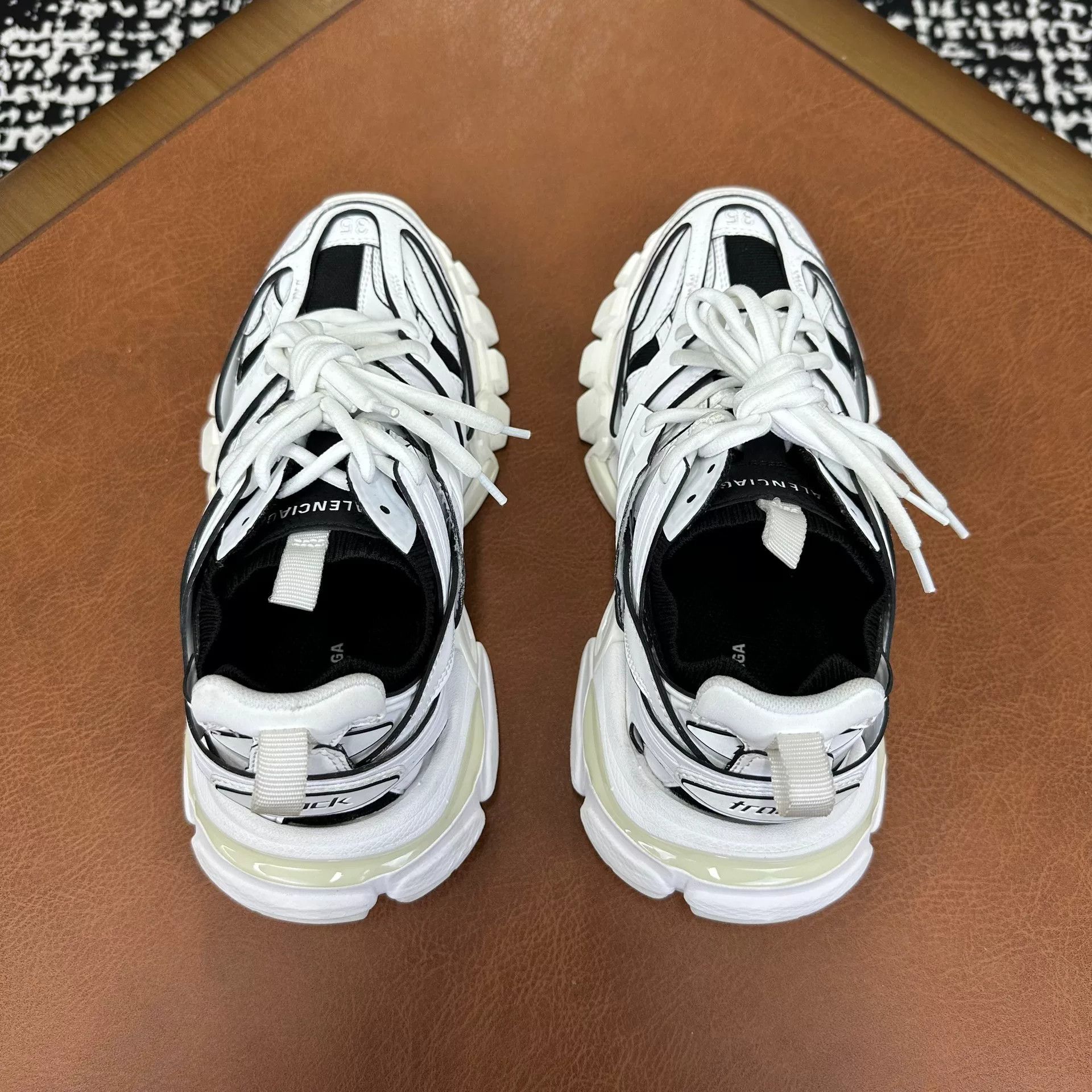 Balenciaga Balenciaga Black Lowtop Sneakers it_35 Women Size US 5 / IT 35 - 3 Thumbnail