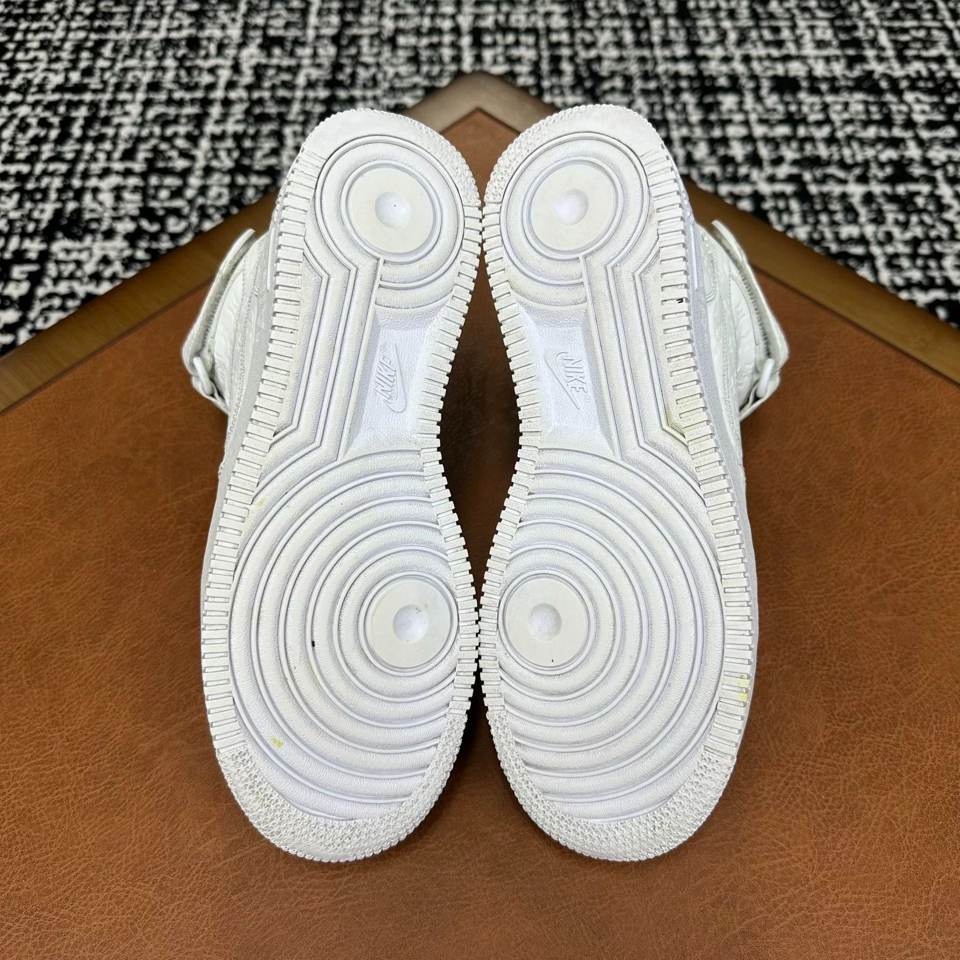 Louis Vuitton Louis Vuitton AF1 White Lowtop Sneakers 8 Men Size US 8 / EU 41 - 7 Thumbnail