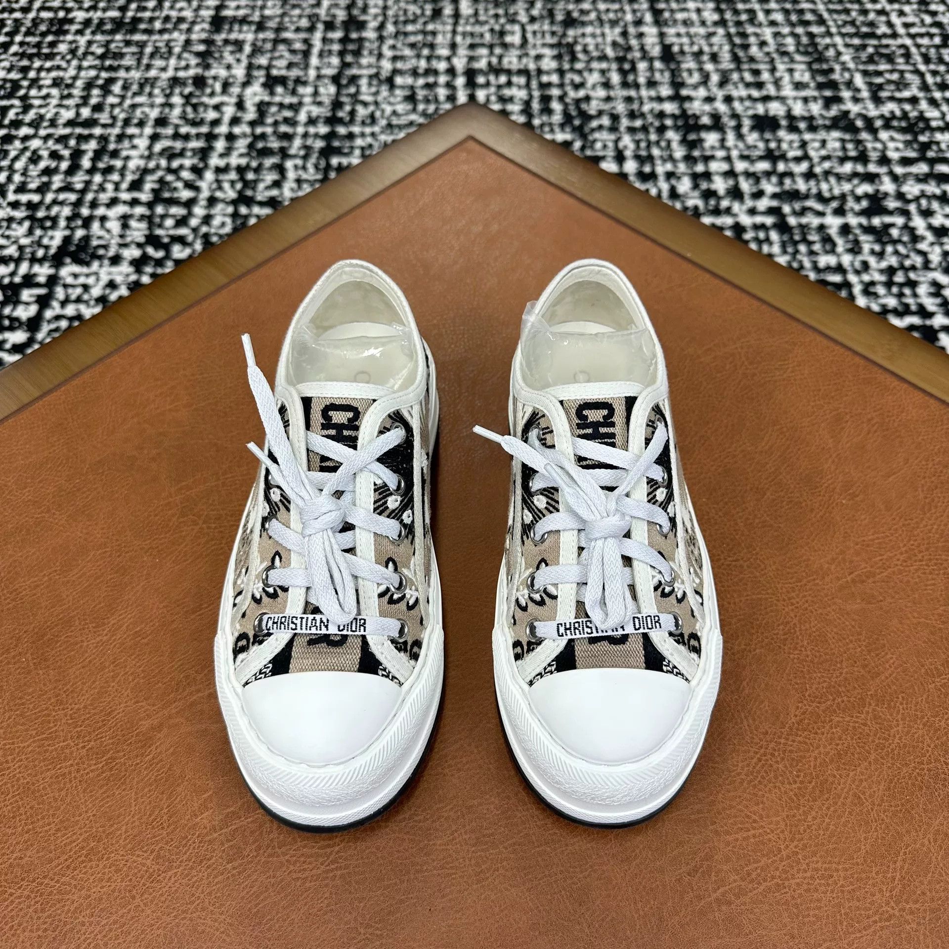 Dior Dior Lowtop Sneakers it_36-5 Women Size US 6.5 / IT 36.5 - 2 Thumbnail
