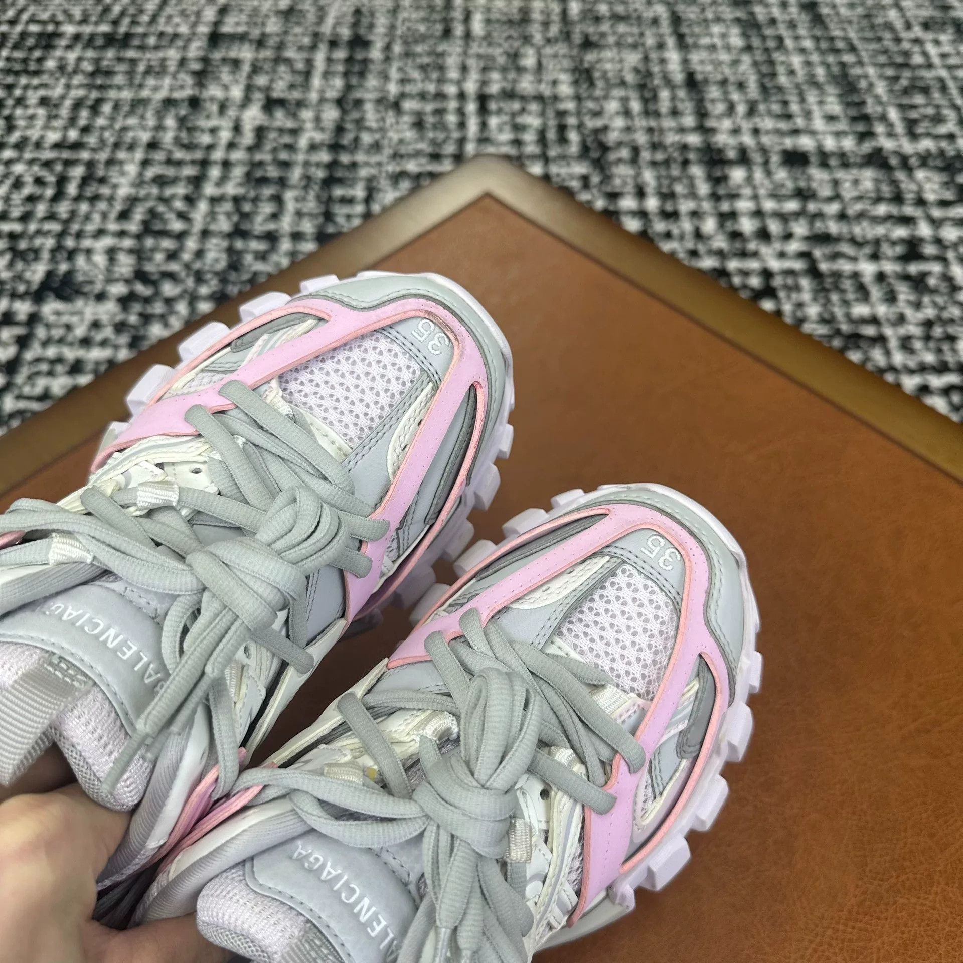 Balenciaga Balenciaga Pink Lowtop Sneakers it_35 Women Size US 5 / IT 35 - 5 Thumbnail