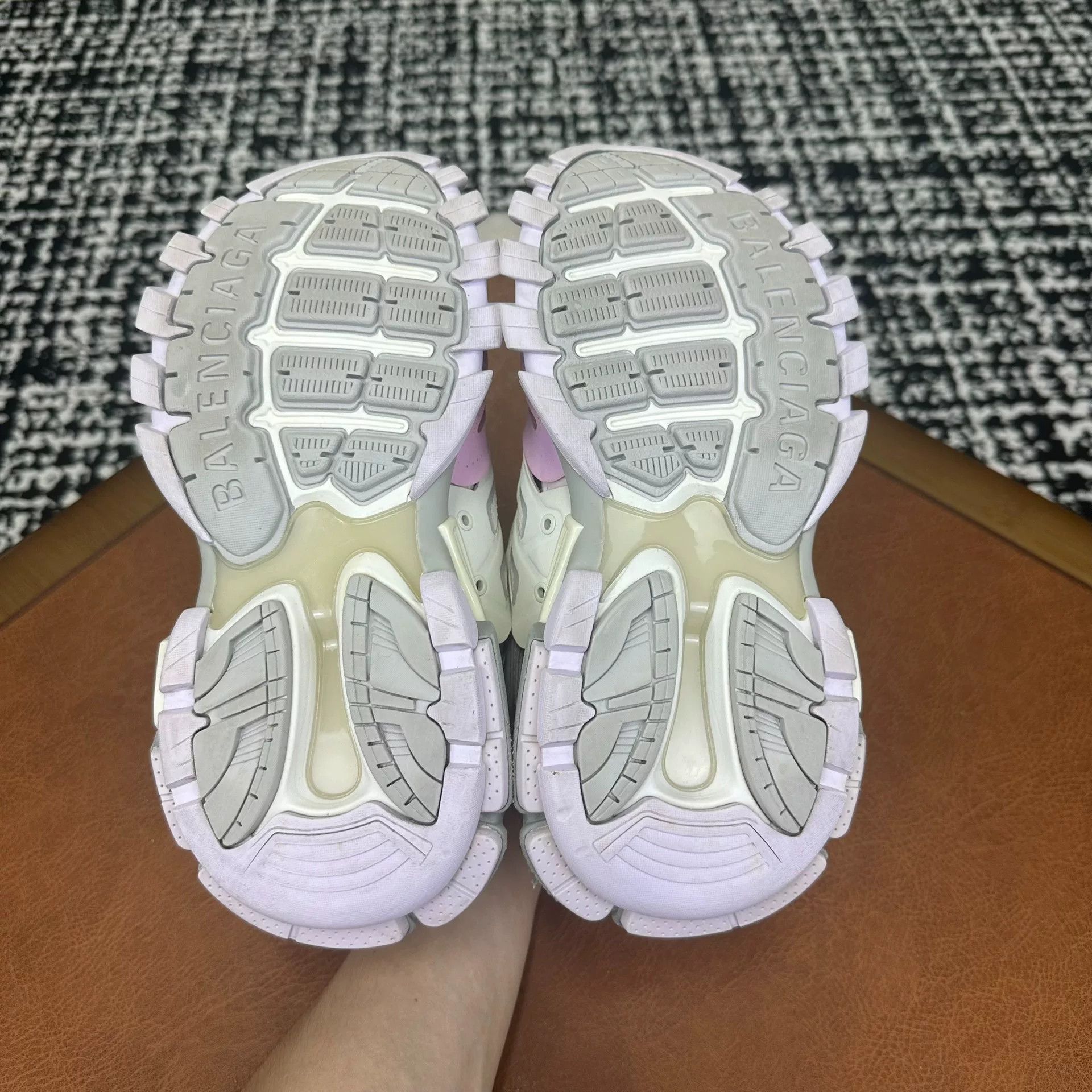 Balenciaga Balenciaga Pink Lowtop Sneakers it_35 Women Size US 5 / IT 35 - 9 Thumbnail