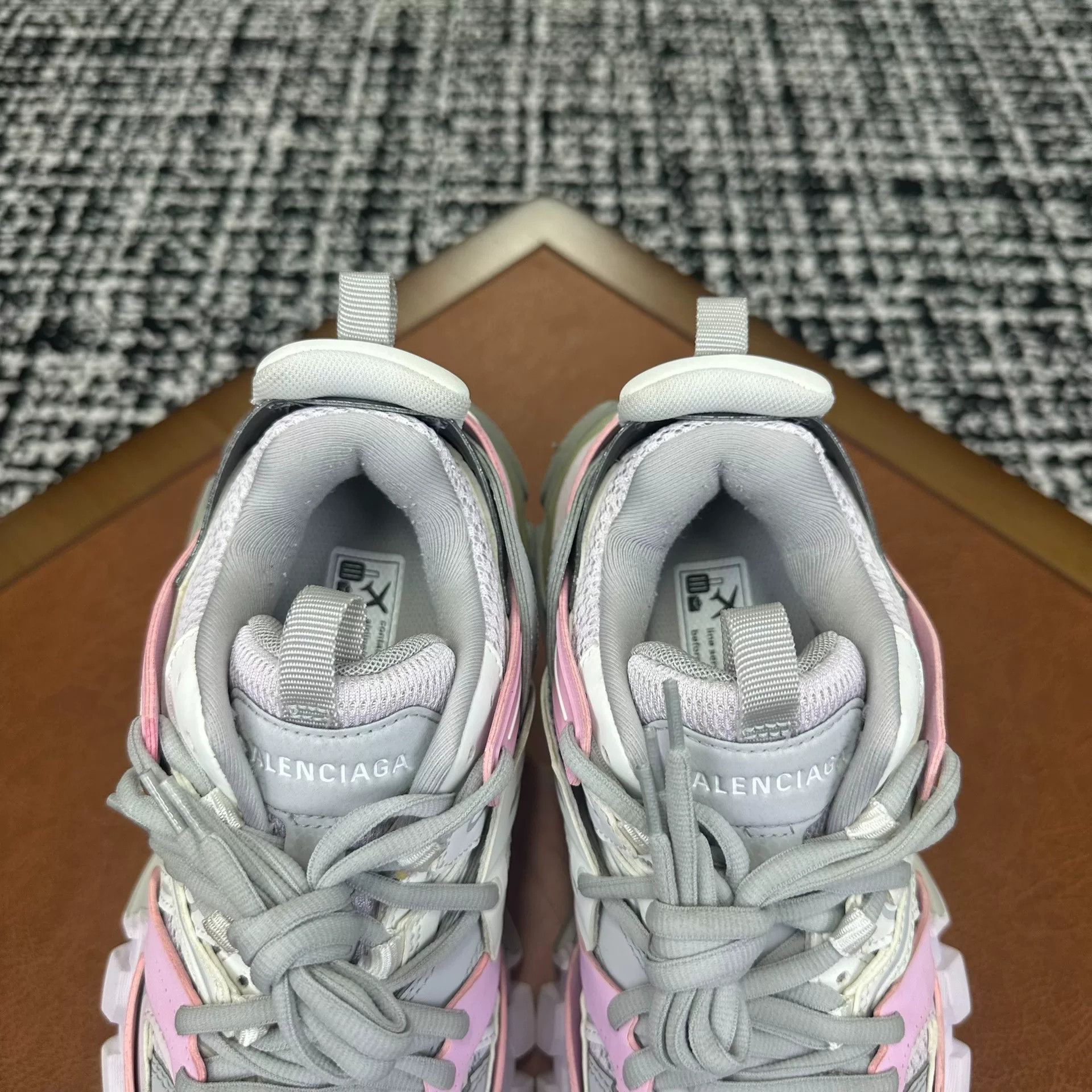 Balenciaga Balenciaga Pink Lowtop Sneakers it_35 Women Size US 5 / IT 35 - 6 Thumbnail