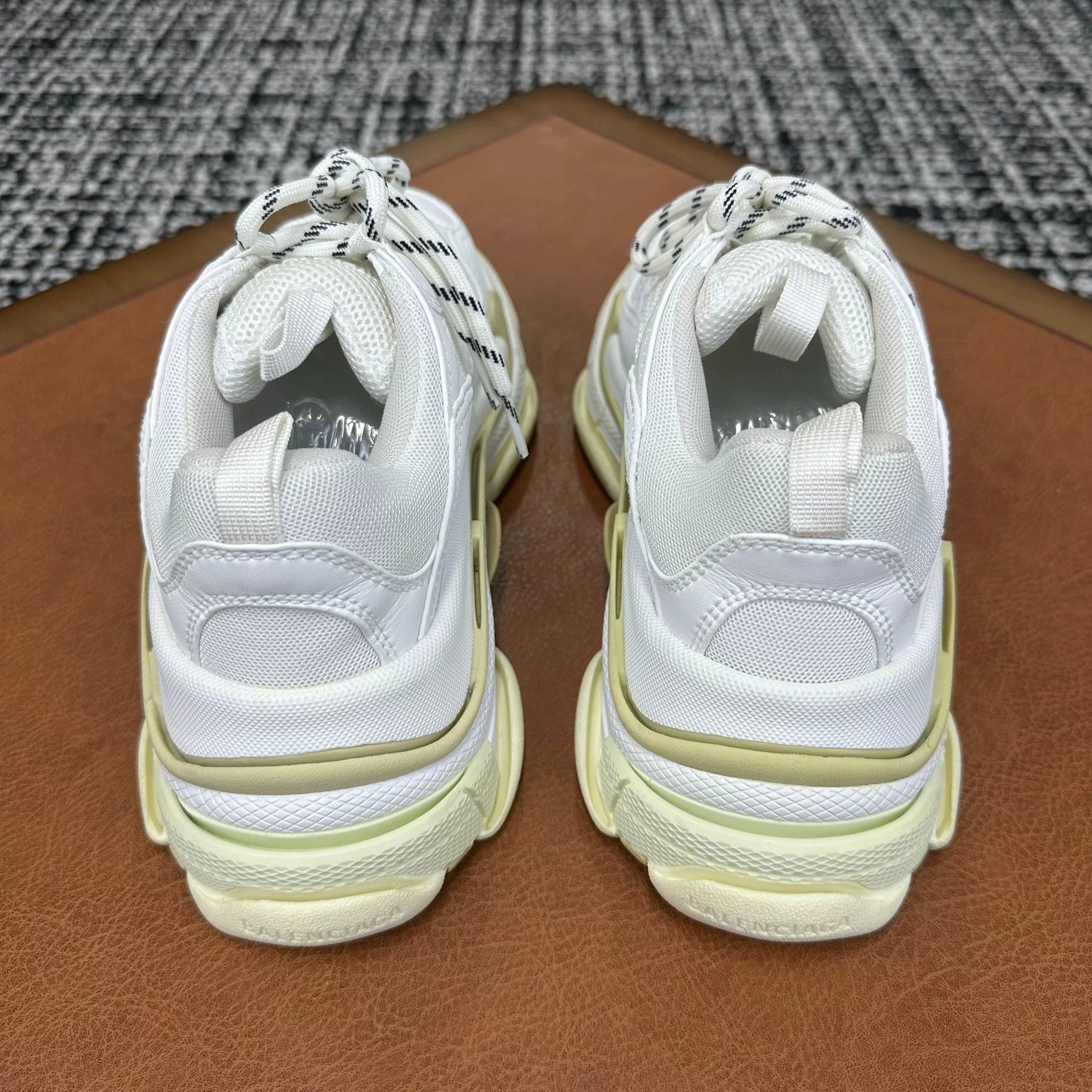 Balenciaga Balenciaga White Lowtop Sneakers it_38 Women Size US 8 / IT 38 - 4 Thumbnail