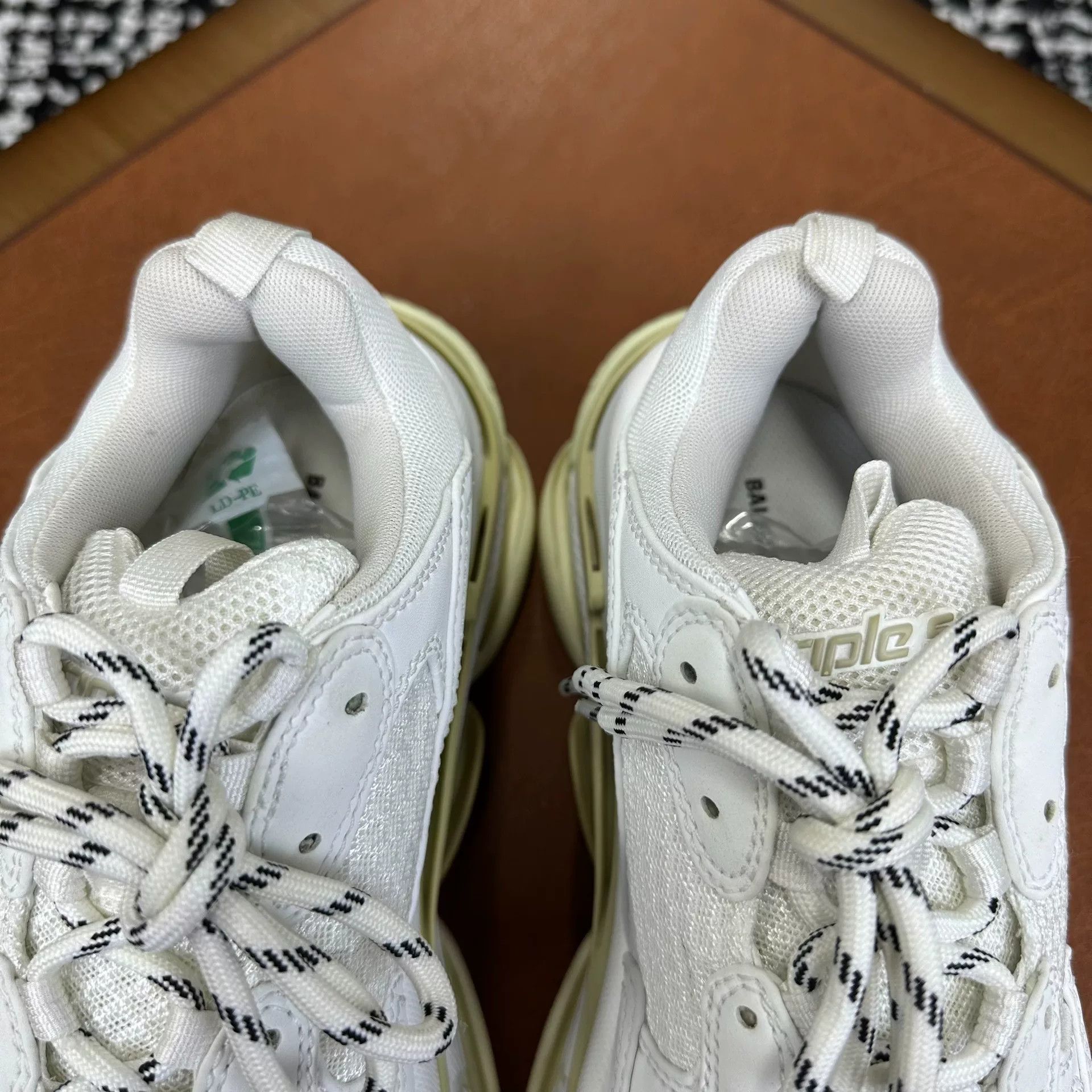 Balenciaga Balenciaga White Lowtop Sneakers it_38 Women Size US 8 / IT 38 - 6 Thumbnail
