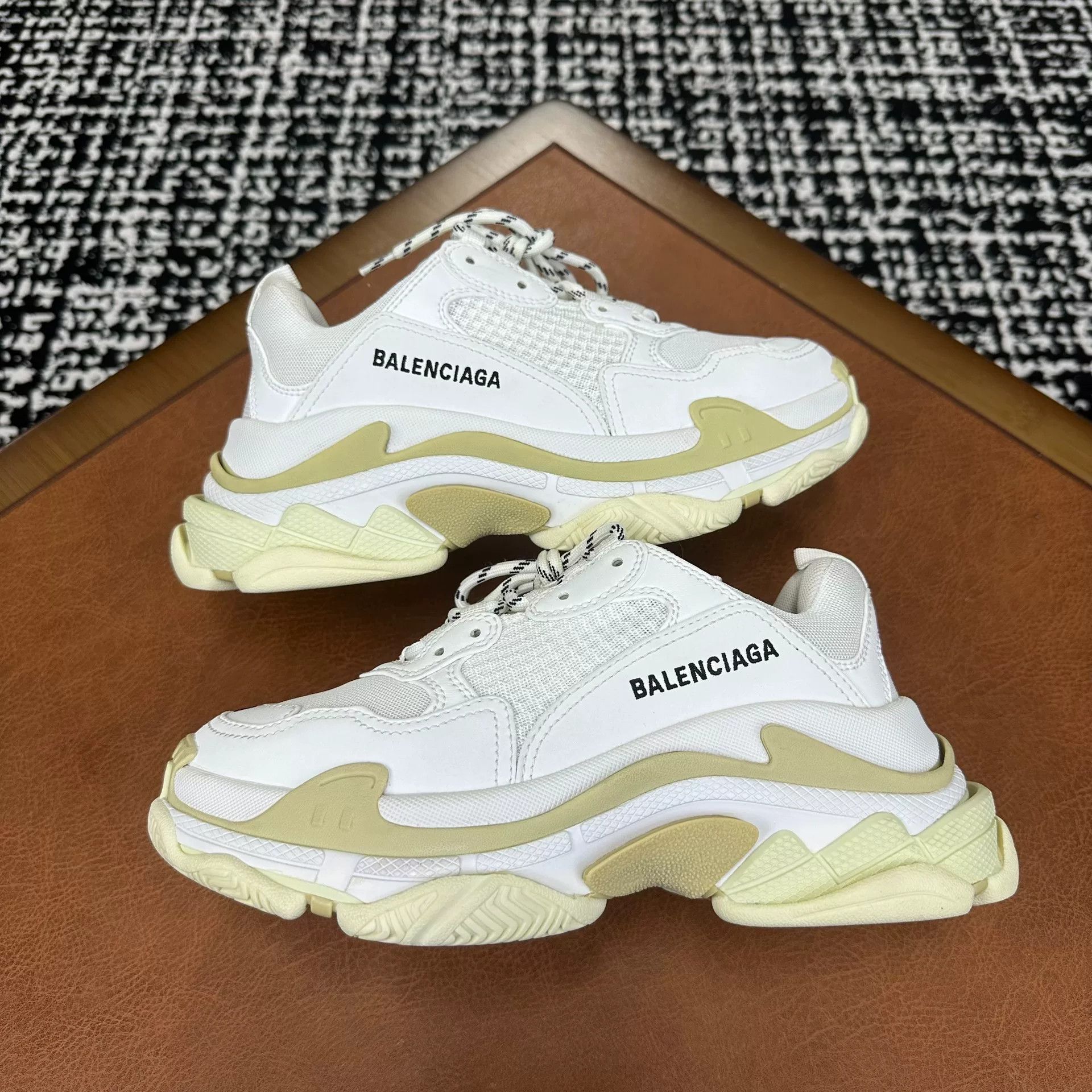 Balenciaga Balenciaga White Lowtop Sneakers it_38 Women Size US 8 / IT 38 - 7 Thumbnail