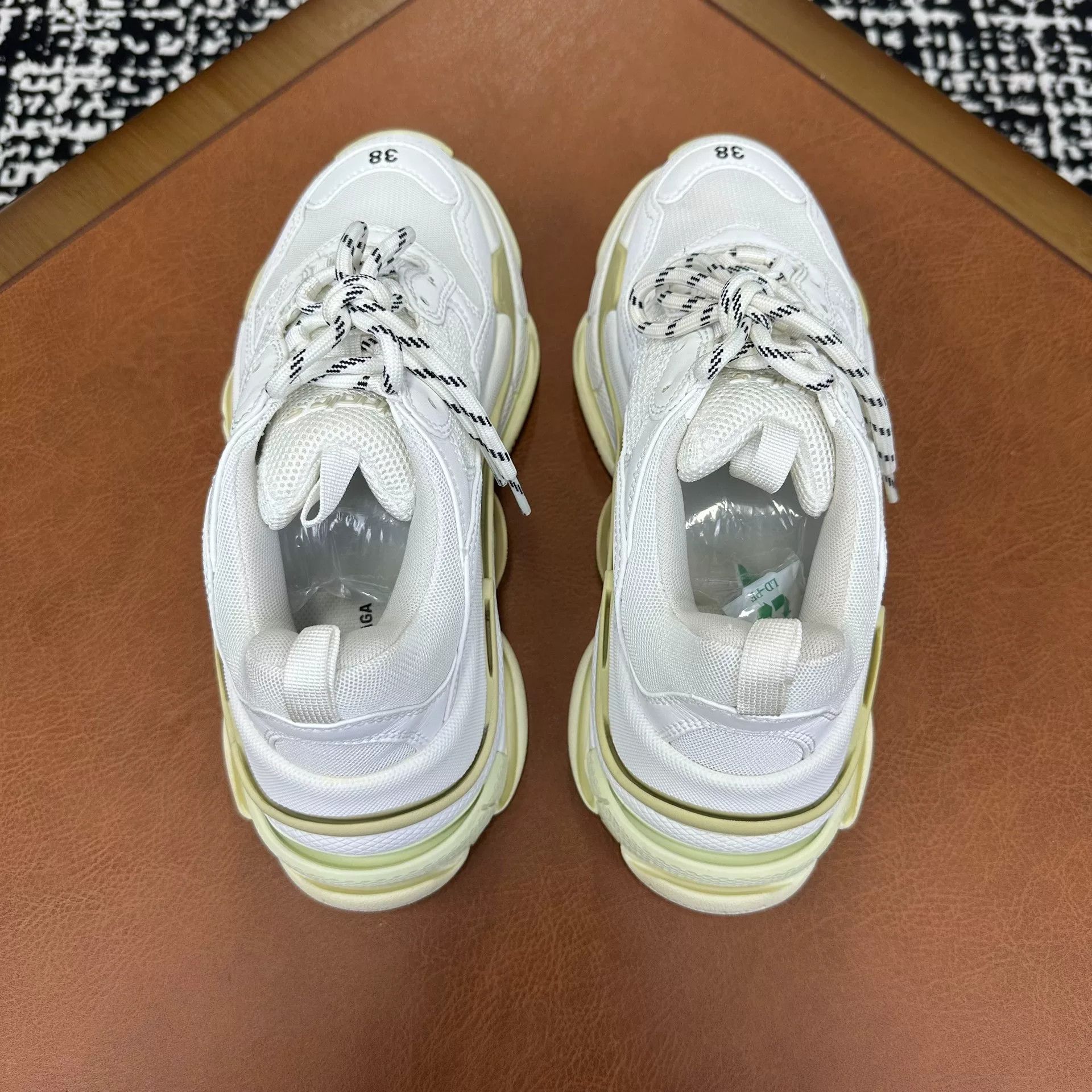 Balenciaga Balenciaga White Lowtop Sneakers it_38 Women Size US 8 / IT 38 - 3 Thumbnail