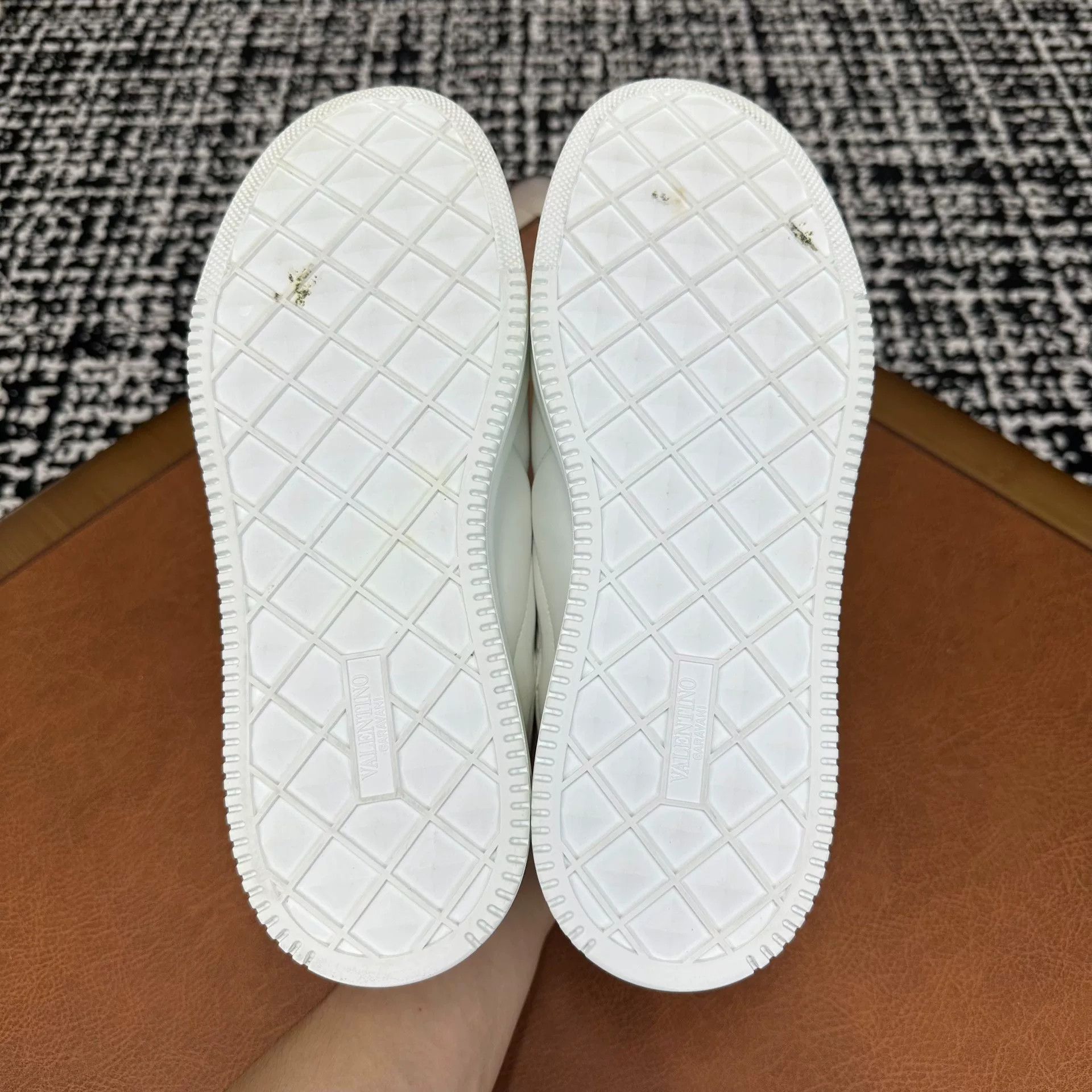 Valentino Valentino White Lowtop Sneakers 7 Men Size US 7 / EU 40 - 8 Thumbnail