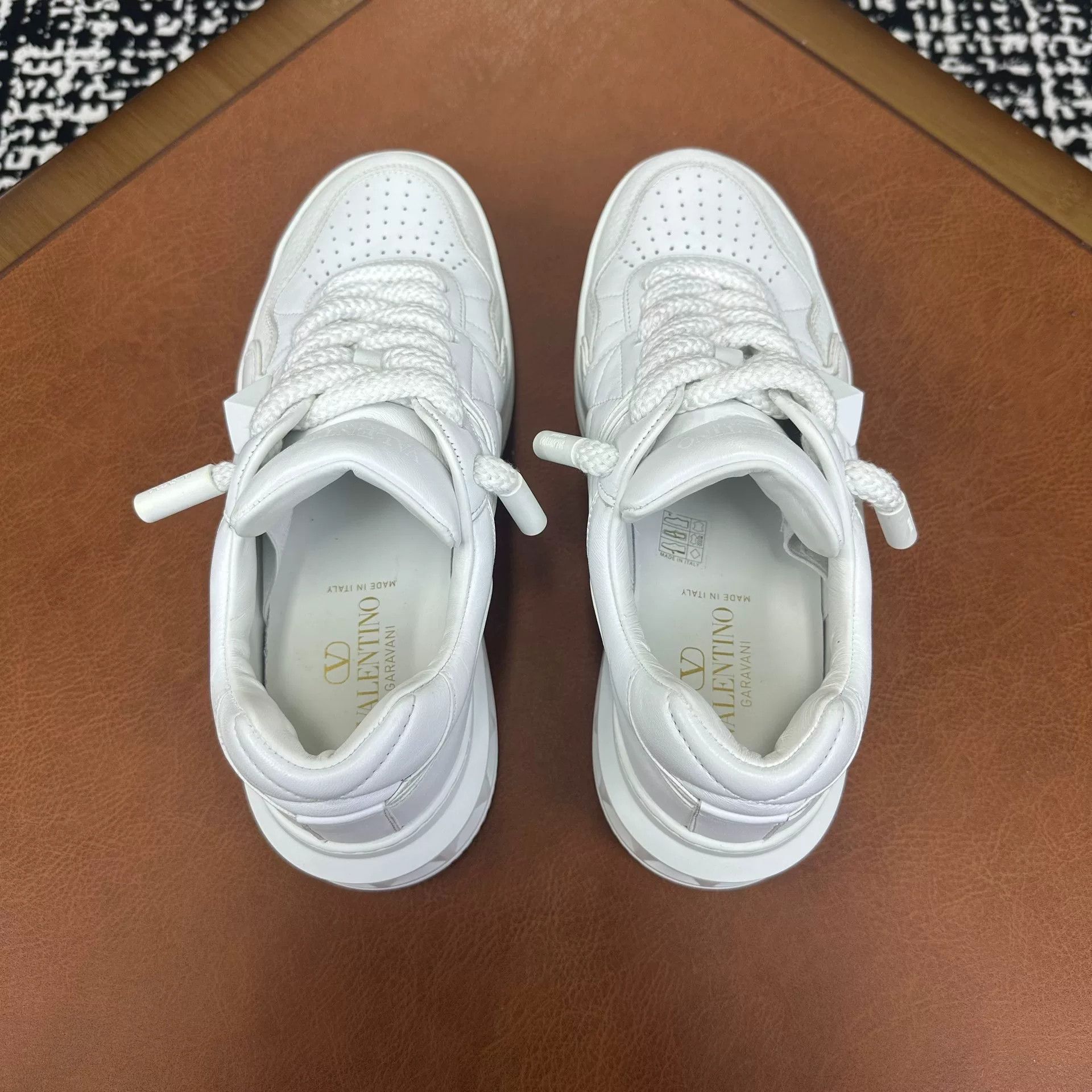 Valentino Valentino White Lowtop Sneakers 7 Men Size US 7 / EU 40 - 3 Thumbnail