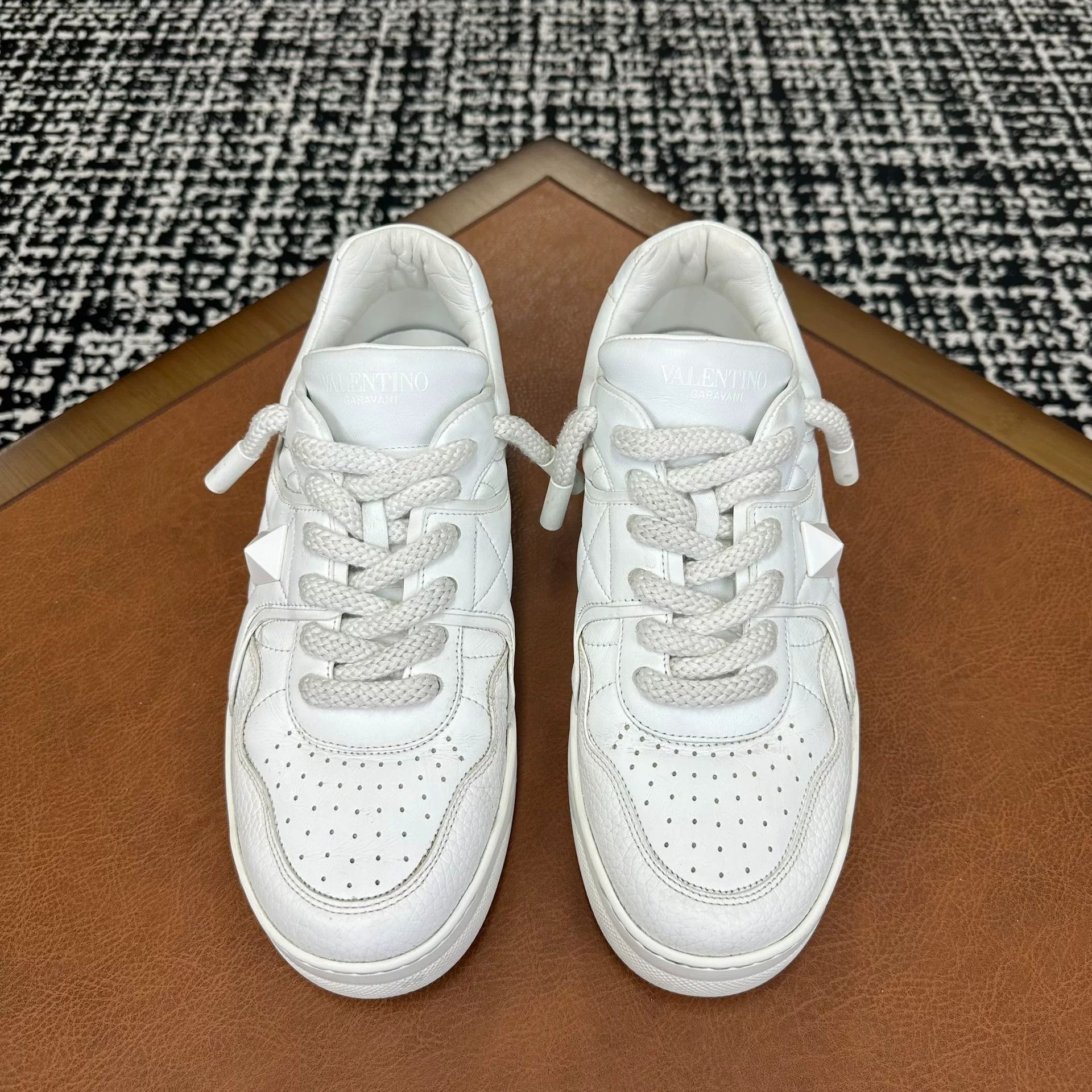 Valentino Valentino Casual White Lowtop Sneakers 11 Men Size US 11 / EU 44 - 2 Thumbnail
