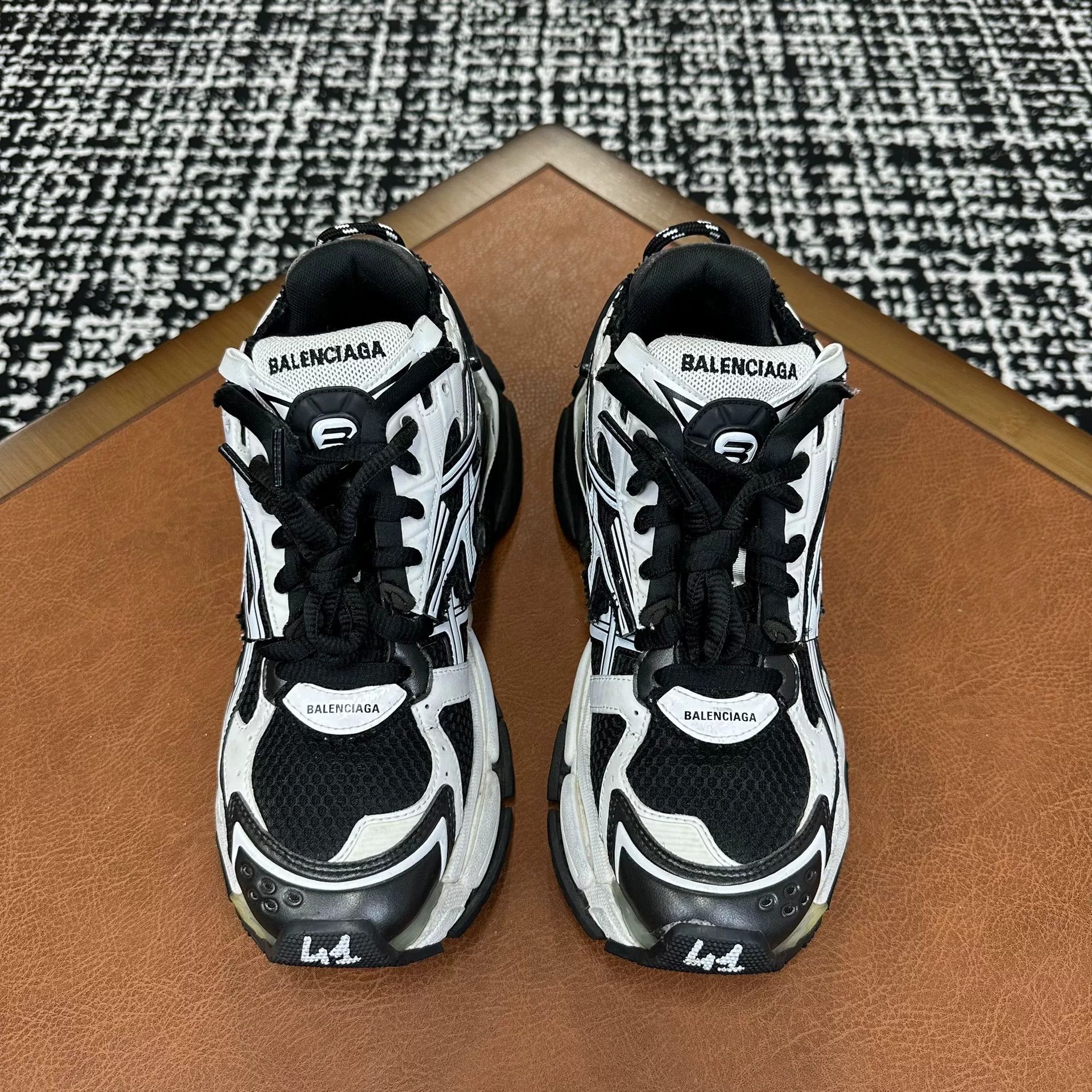 Balenciaga Balenciaga Running Black Lowtop Sneakers 8 Men Size US 8 / EU 41 - 2 Thumbnail