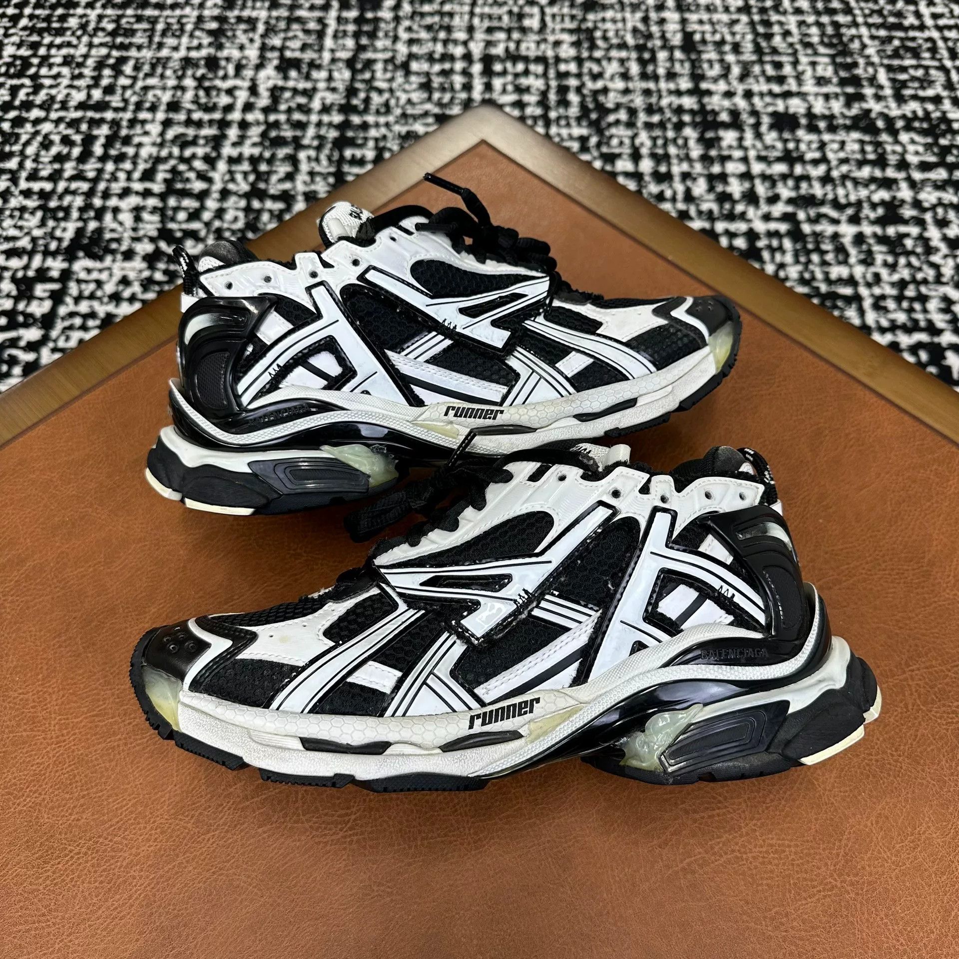 Balenciaga Balenciaga Running Black Lowtop Sneakers 8 Men Size US 8 / EU 41 - 6 Thumbnail