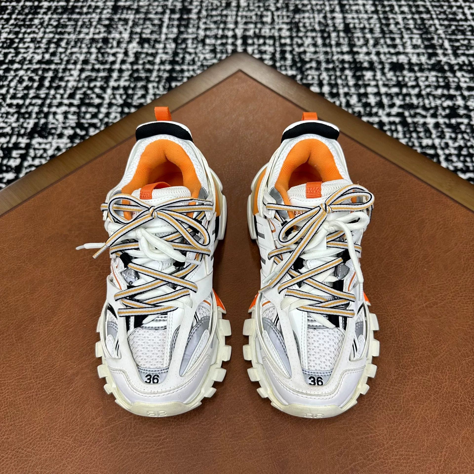 Balenciaga Balenciaga White Lowtop Sneakers it_36 Women Size US 6 / IT 36 - 2 Thumbnail