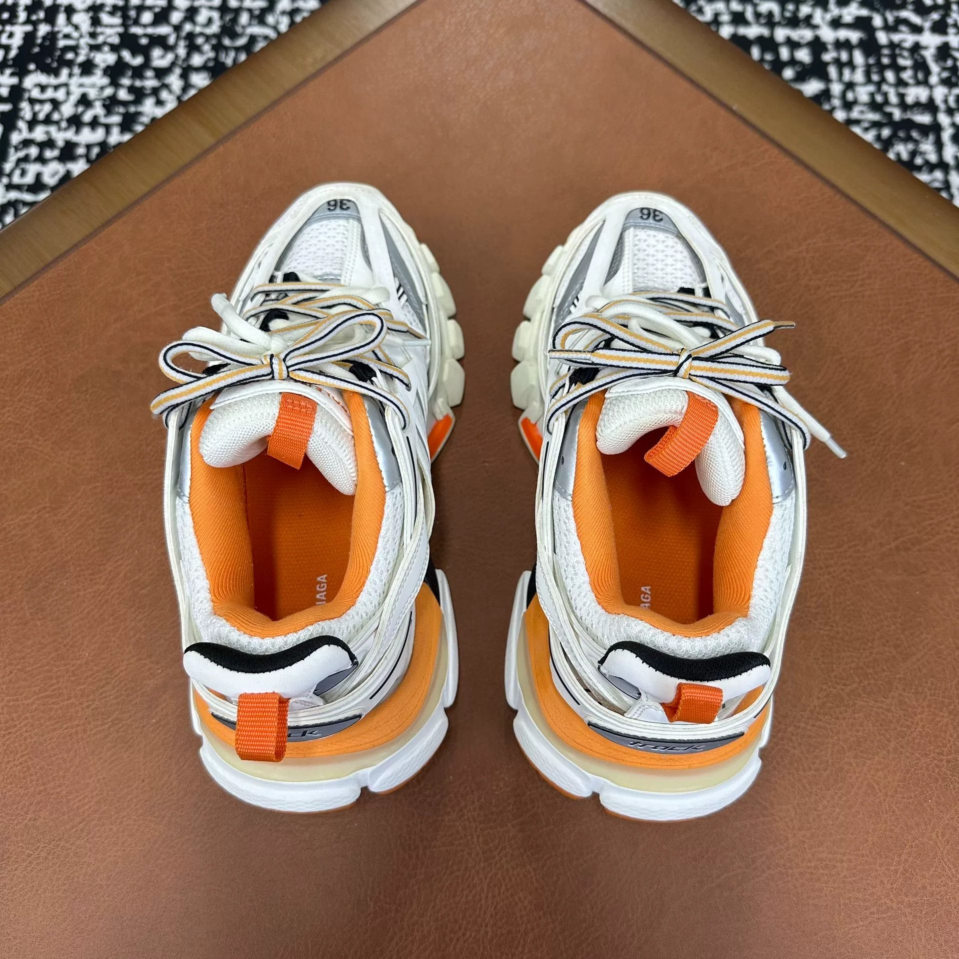 Balenciaga Balenciaga White Lowtop Sneakers it_36 Women Size US 6 / IT 36 - 3 Thumbnail