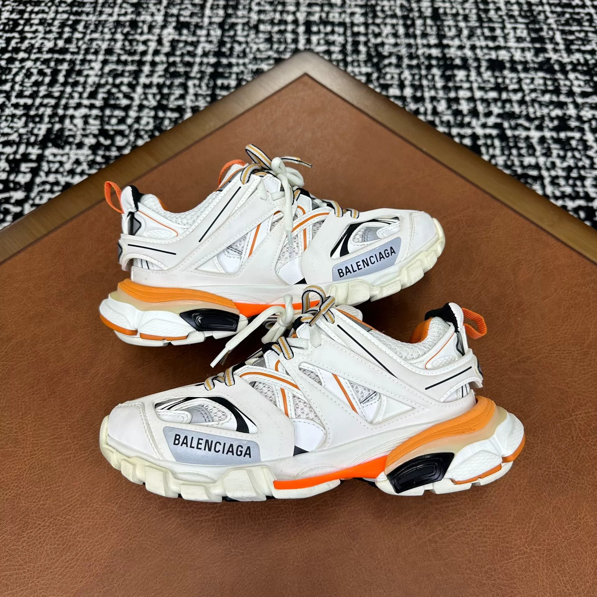 Balenciaga Balenciaga White Lowtop Sneakers it_36 Women Size US 6 / IT 36 - 7 Thumbnail