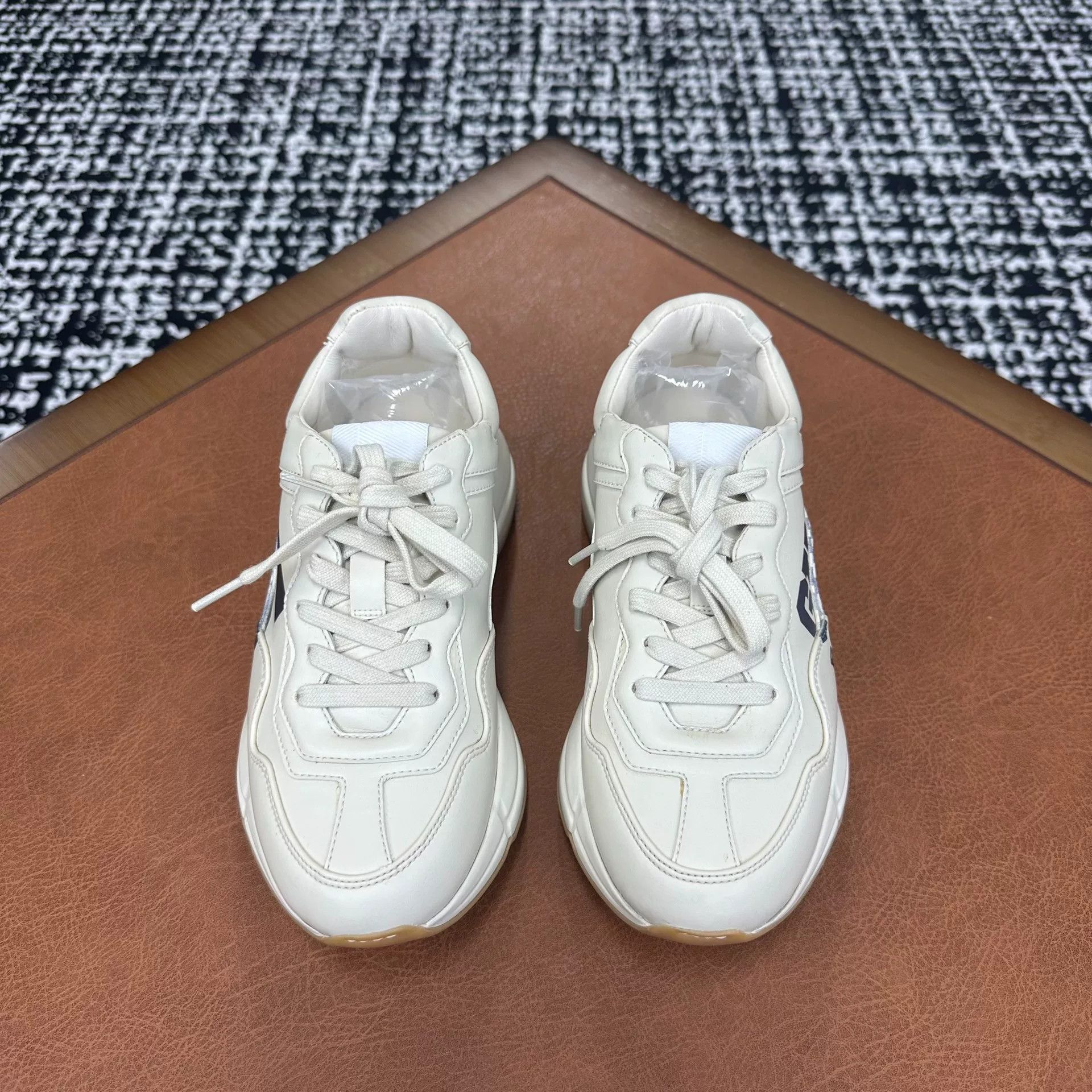 Gucci Gucci Printed Lowtop Sneakers it_36 Women Size US 6 / IT 36 - 2 Thumbnail