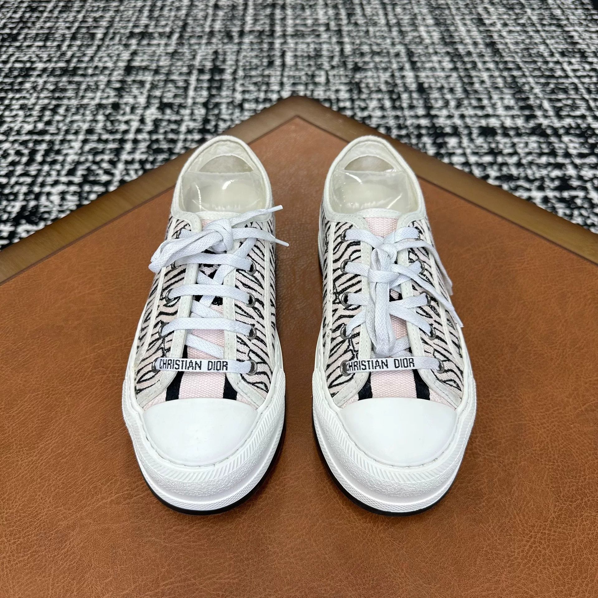 Dior Dior Lowtop Sneakers it_37 Women Size US 7 / IT 37 - 2 Thumbnail