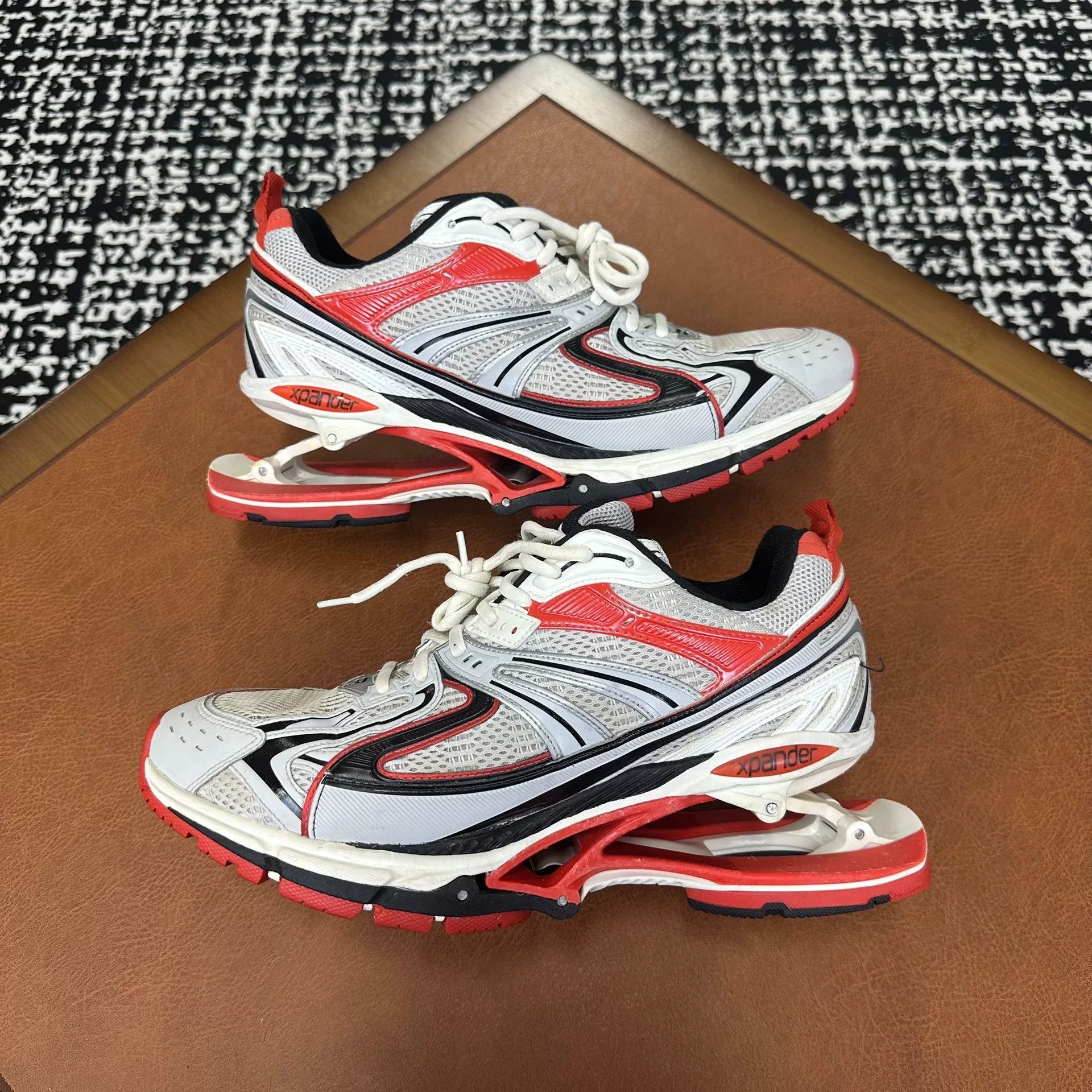 Balenciaga Balenciaga Orange Lowtop Sneakers 11 Men Size US 11 / EU 44 - 6 Thumbnail