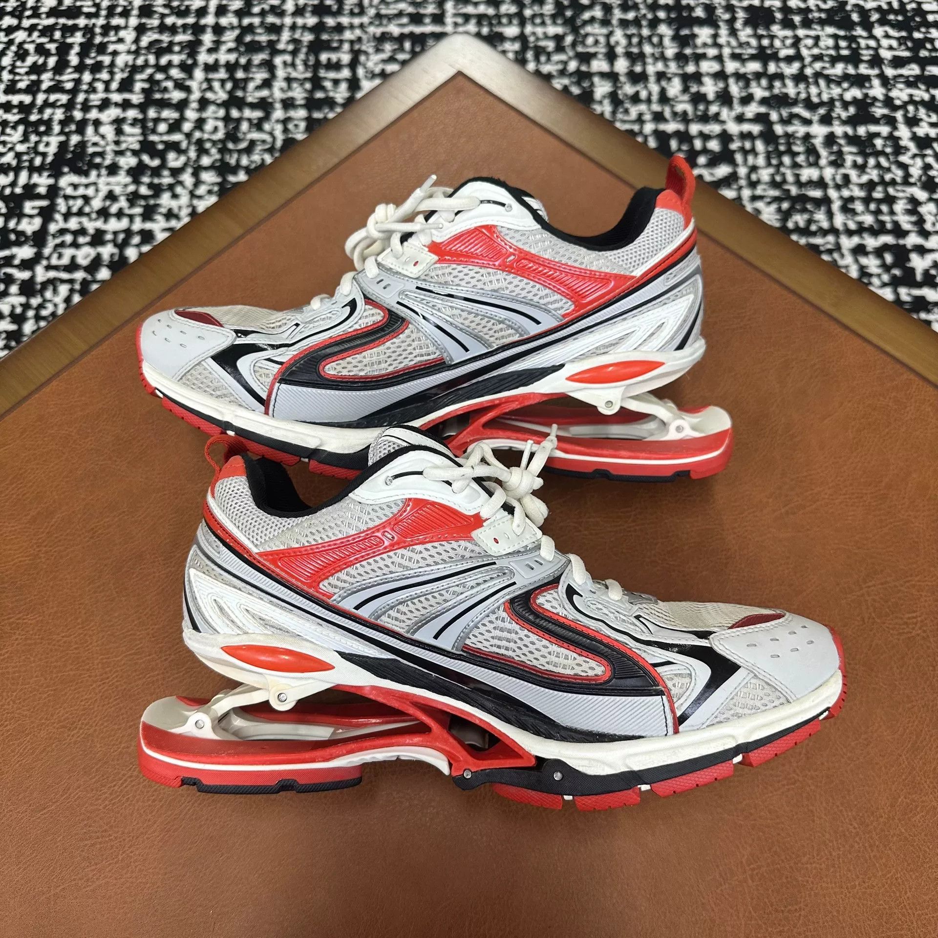 Balenciaga Balenciaga Orange Lowtop Sneakers 11 Men Size US 11 / EU 44 - 5 Thumbnail