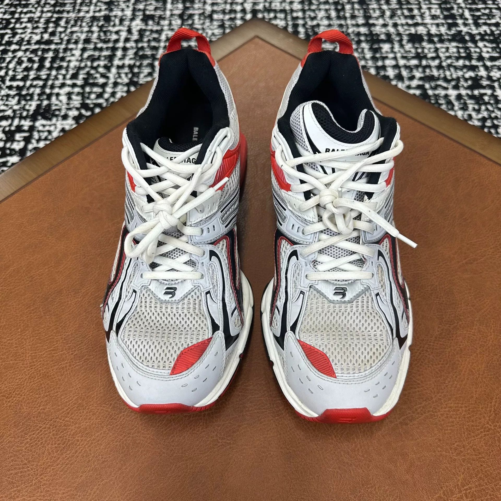 Balenciaga Balenciaga Orange Lowtop Sneakers 11 Men Size US 11 / EU 44 - 2 Thumbnail