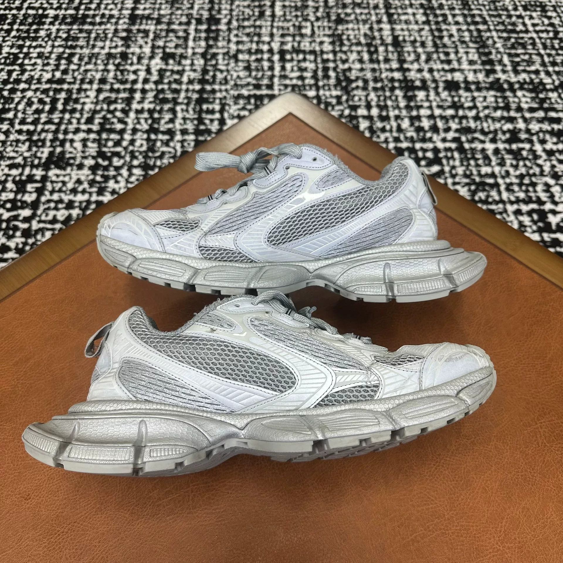 Balenciaga Balenciaga Gray Lowtop Sneakers 10 Men Size US 10 / EU 43 - 7 Thumbnail