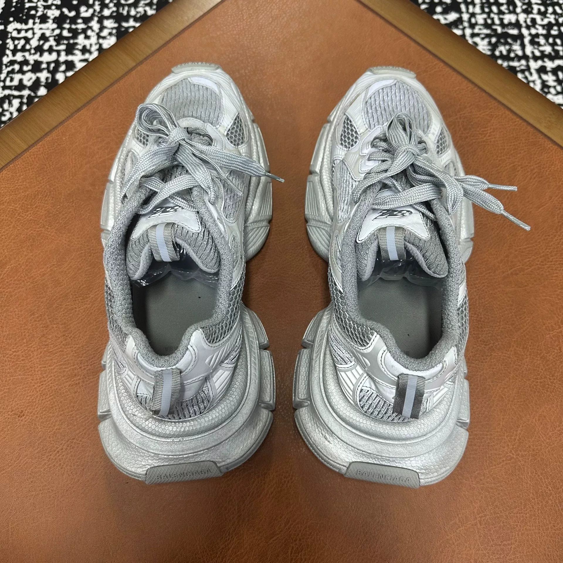 Balenciaga Balenciaga Gray Lowtop Sneakers 10 Men Size US 10 / EU 43 - 4 Thumbnail