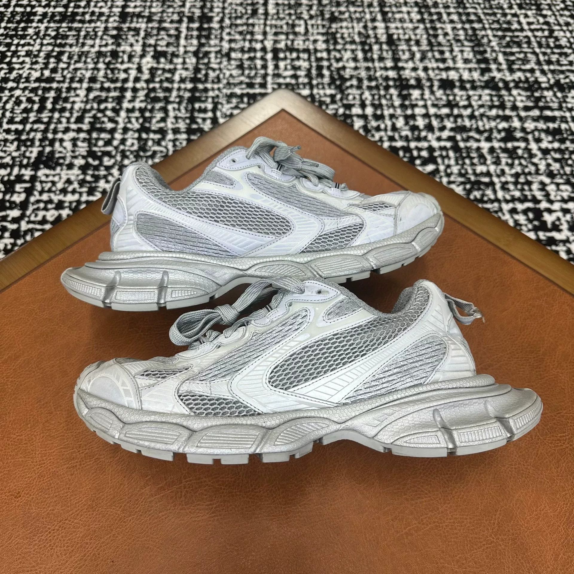 Balenciaga Balenciaga Gray Lowtop Sneakers 10 Men Size US 10 / EU 43 - 6 Thumbnail