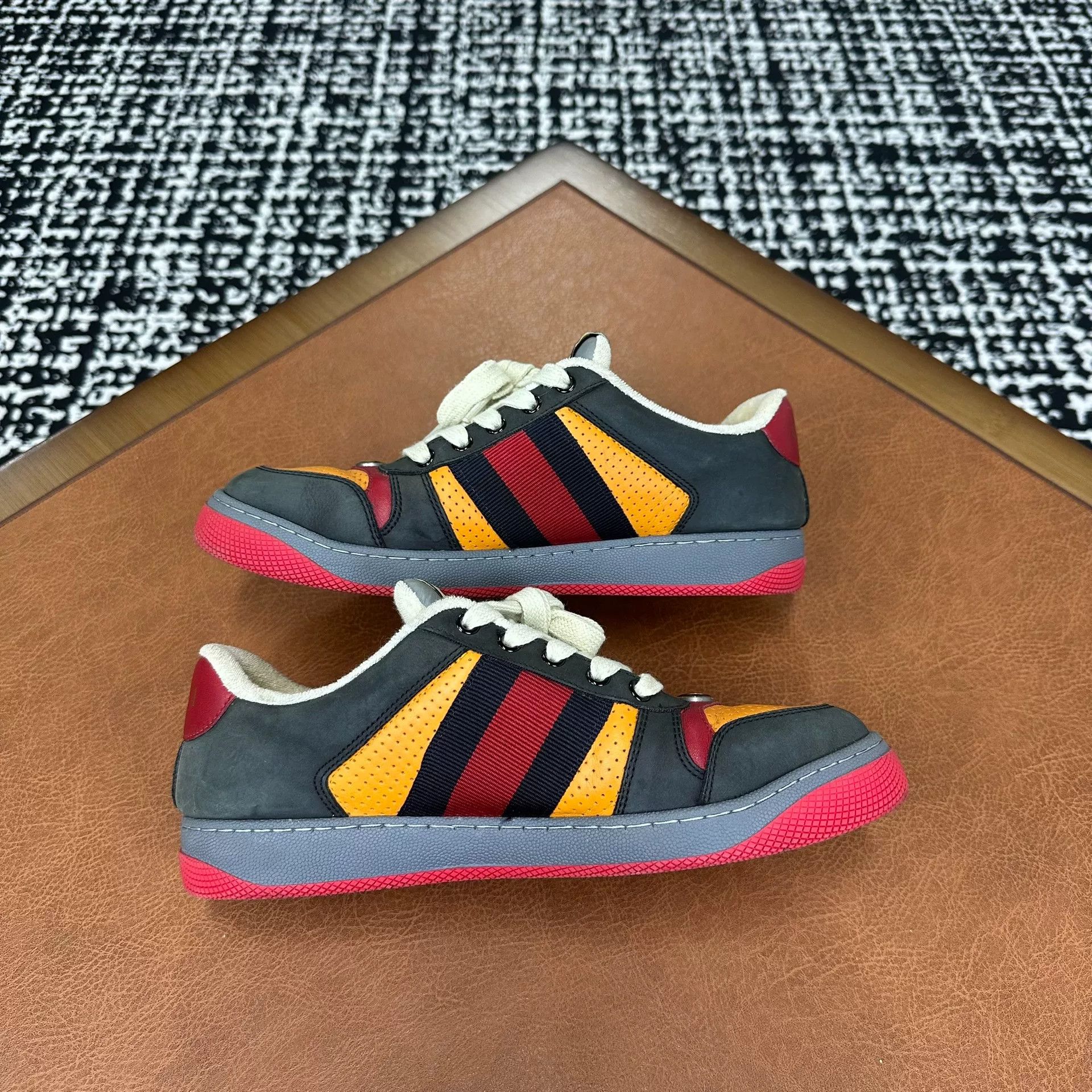 Gucci Gucci Yellow Lowtop Sneakers 6 Men Size US 6 / EU 39 - 7 Thumbnail