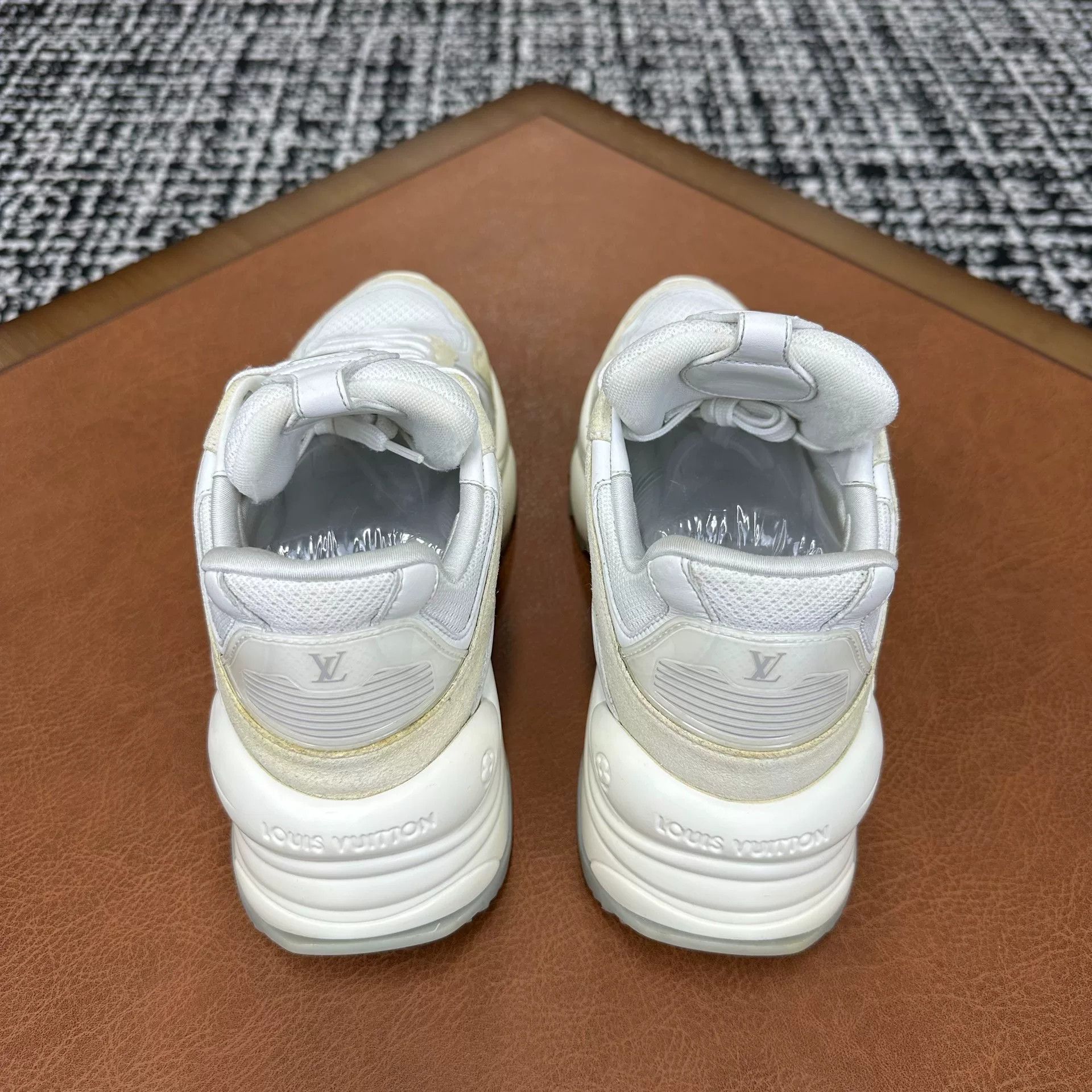 Louis Vuitton Louis Vuitton Lowtop Sneakers it_37-5 Women Size US 7.5 / IT 37.5 - 4 Thumbnail