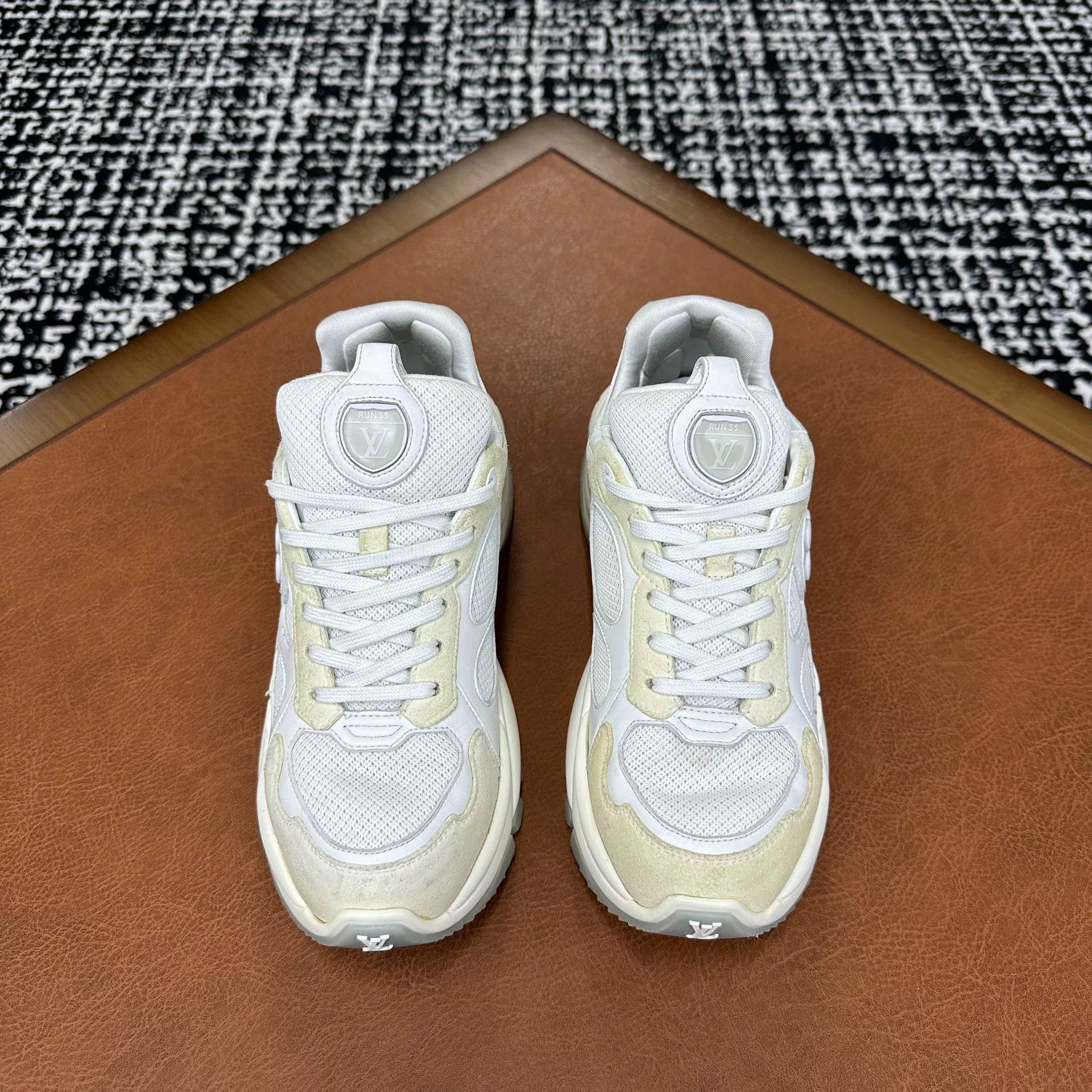 Louis Vuitton Louis Vuitton Lowtop Sneakers it_37-5 Women Size US 7.5 / IT 37.5 - 2 Thumbnail