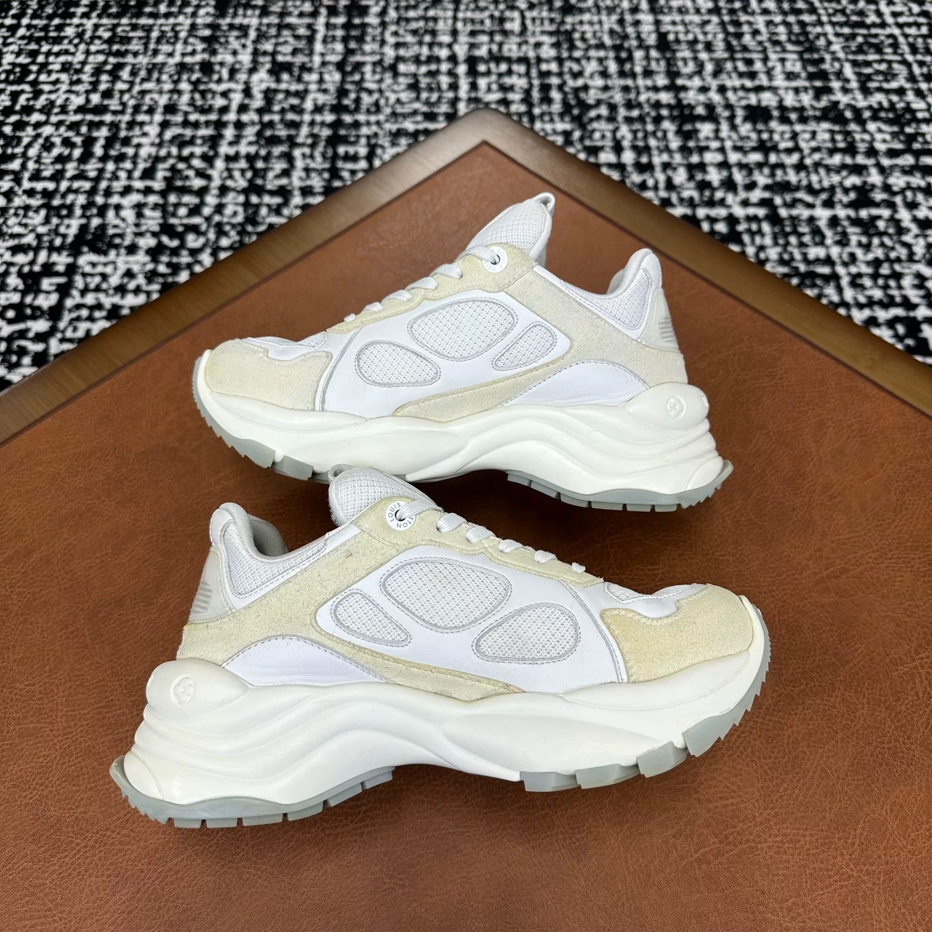 Louis Vuitton Louis Vuitton Lowtop Sneakers it_37-5 Women Size US 7.5 / IT 37.5 - 6 Thumbnail