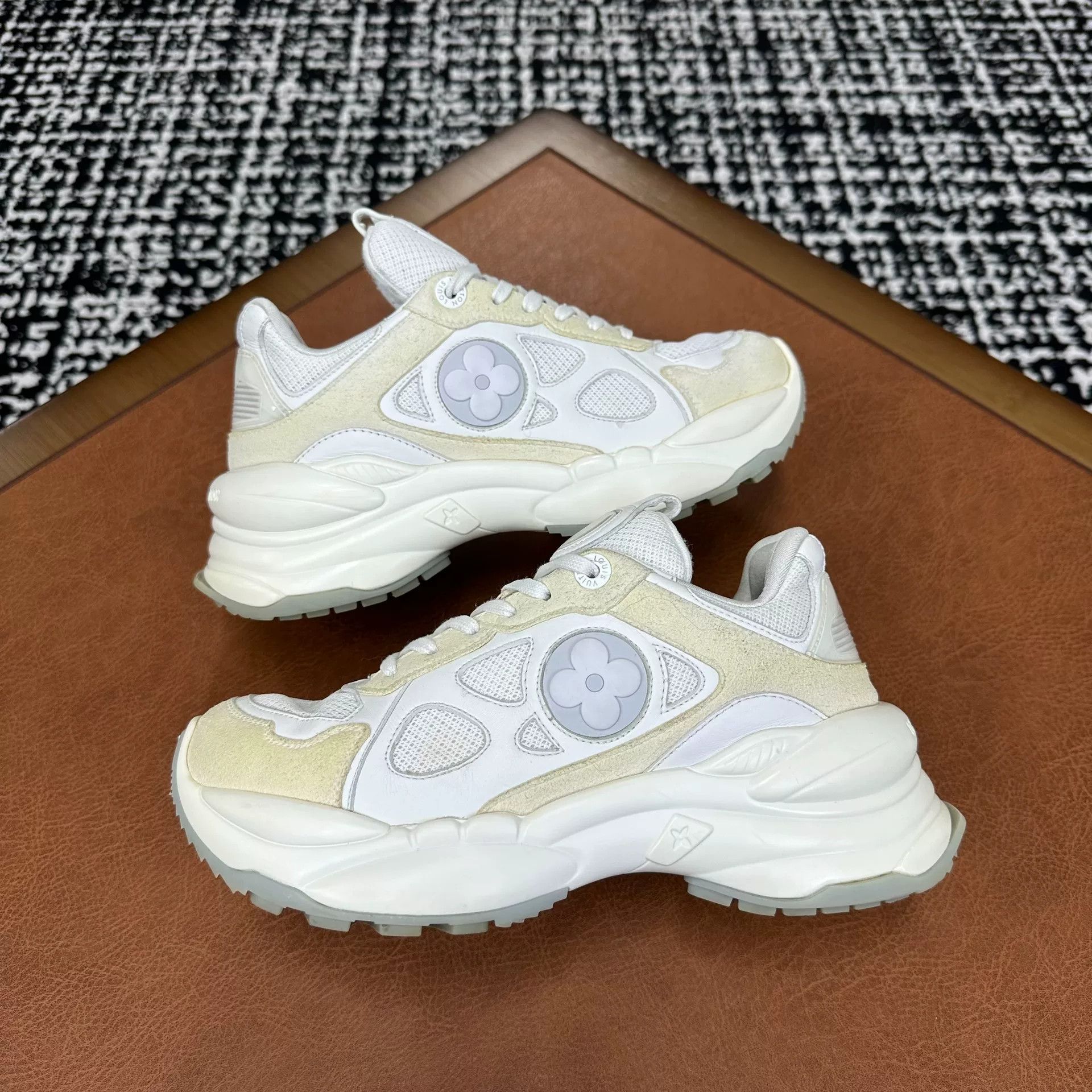 Louis Vuitton Louis Vuitton Lowtop Sneakers it_37-5 Women Size US 7.5 / IT 37.5 - 5 Thumbnail