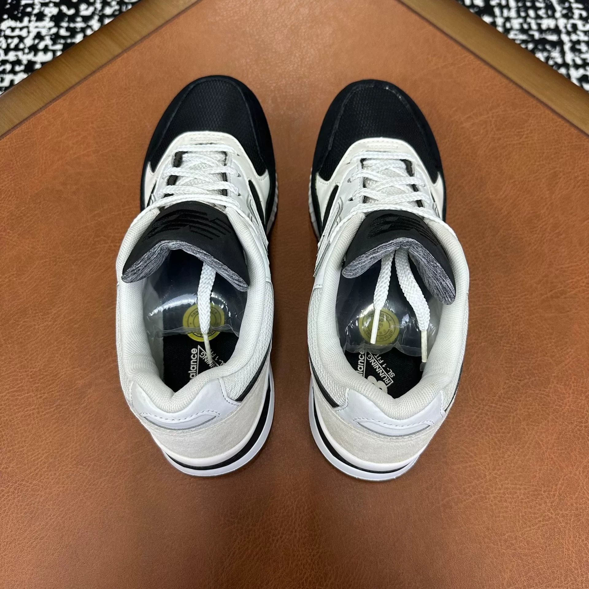 New Balance New Balance Casual White Lowtop Sneakers 7 Men Size US 7 / EU 40 - 3 Thumbnail