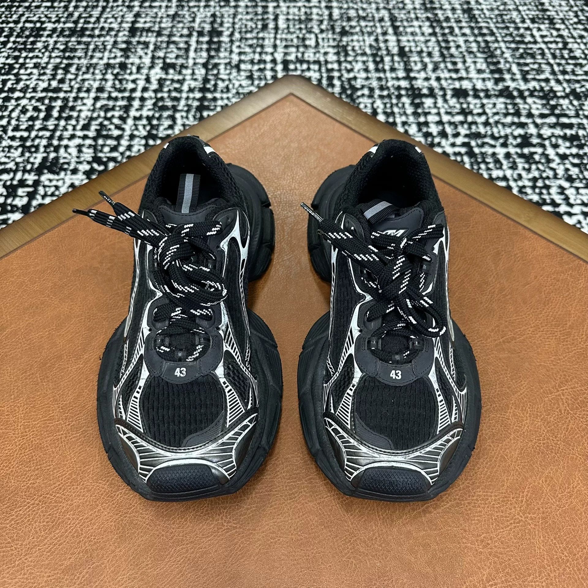 Balenciaga Balenciaga Distressed Silver Lowtop Sneakers 10 Men Size US 10 / EU 43 - 2 Thumbnail