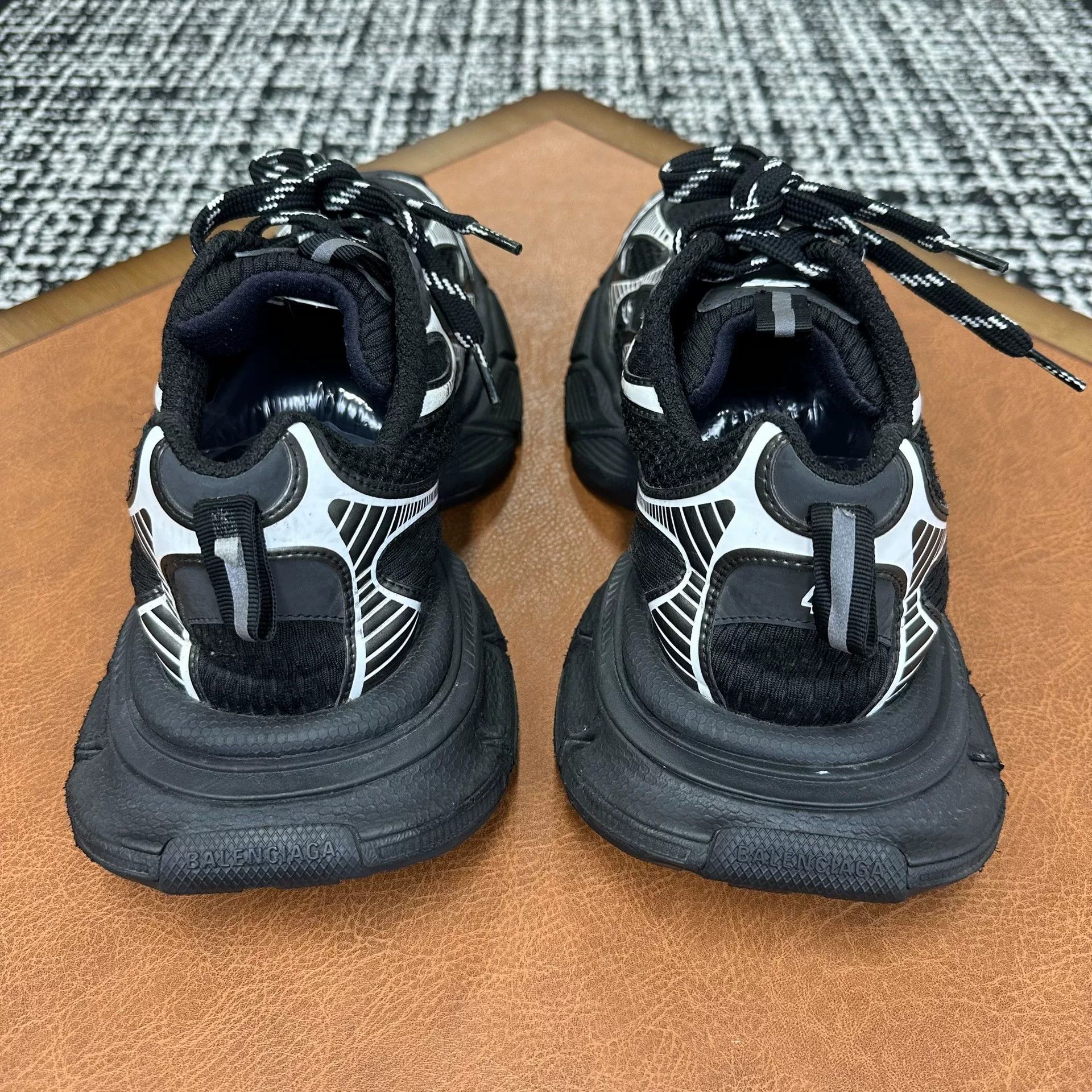 Balenciaga Balenciaga Distressed Silver Lowtop Sneakers 10 Men Size US 10 / EU 43 - 3 Thumbnail