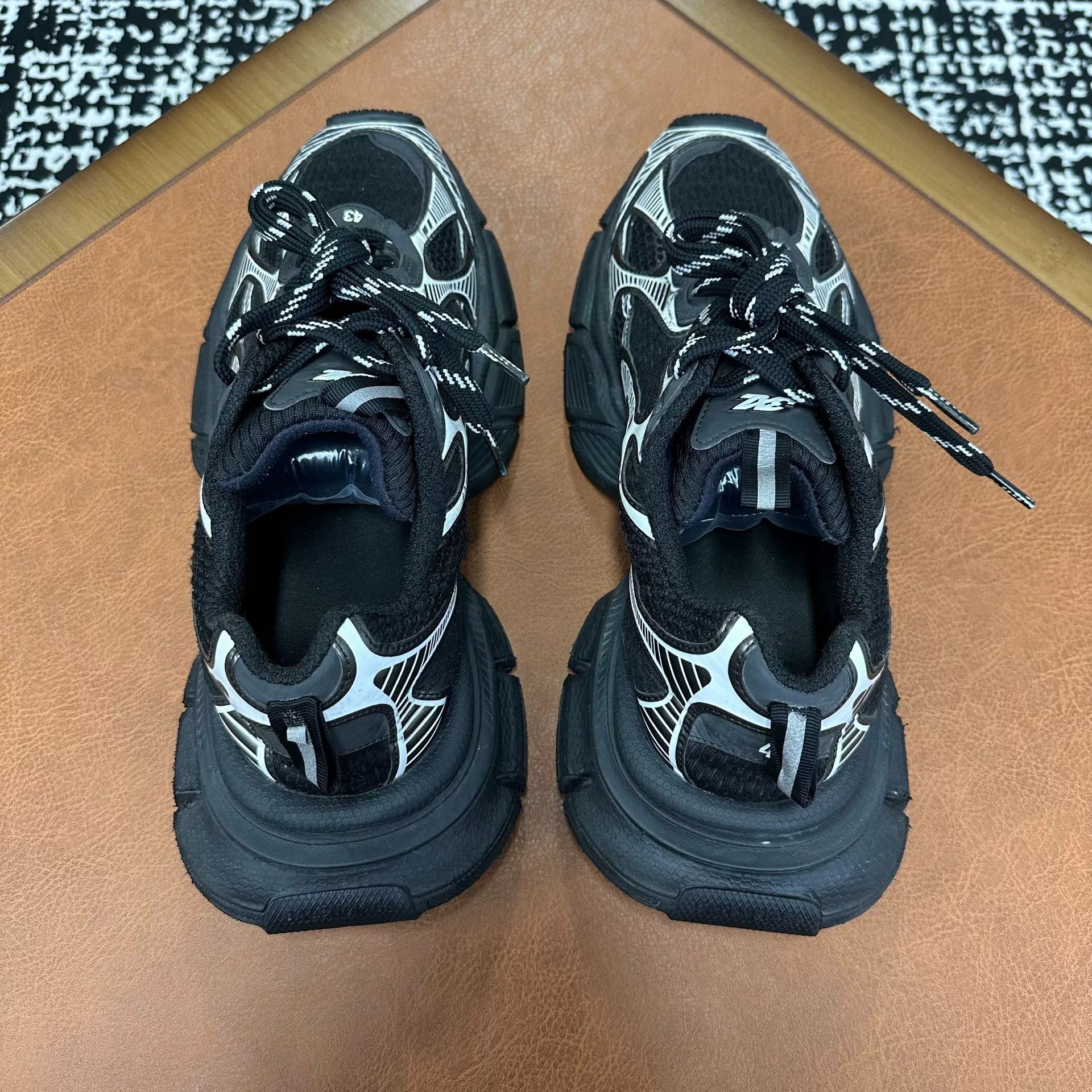 Balenciaga Balenciaga Distressed Silver Lowtop Sneakers 10 Men Size US 10 / EU 43 - 4 Thumbnail