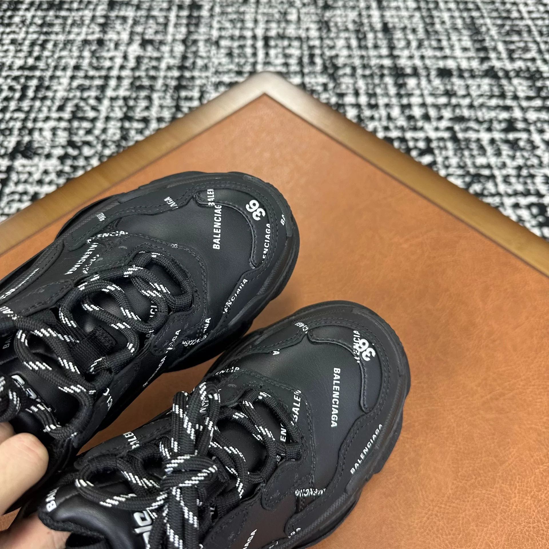 Balenciaga Balenciaga Black Lowtop Sneakers it_36 Women Size US 6 / IT 36 - 4 Thumbnail
