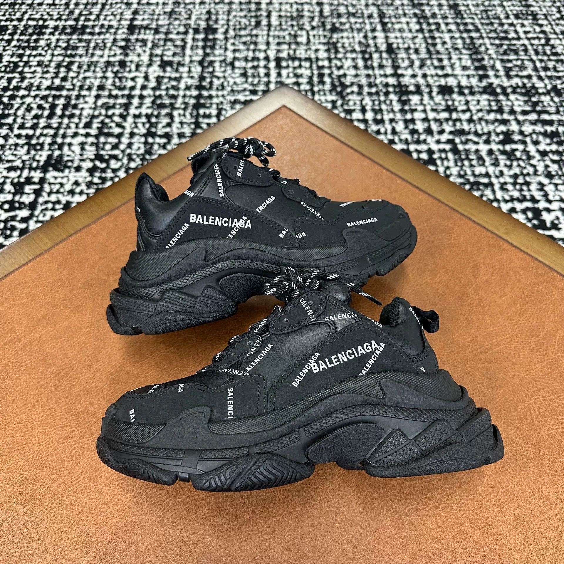 Balenciaga Balenciaga Black Lowtop Sneakers it_36 Women Size US 6 / IT 36 - 5 Thumbnail