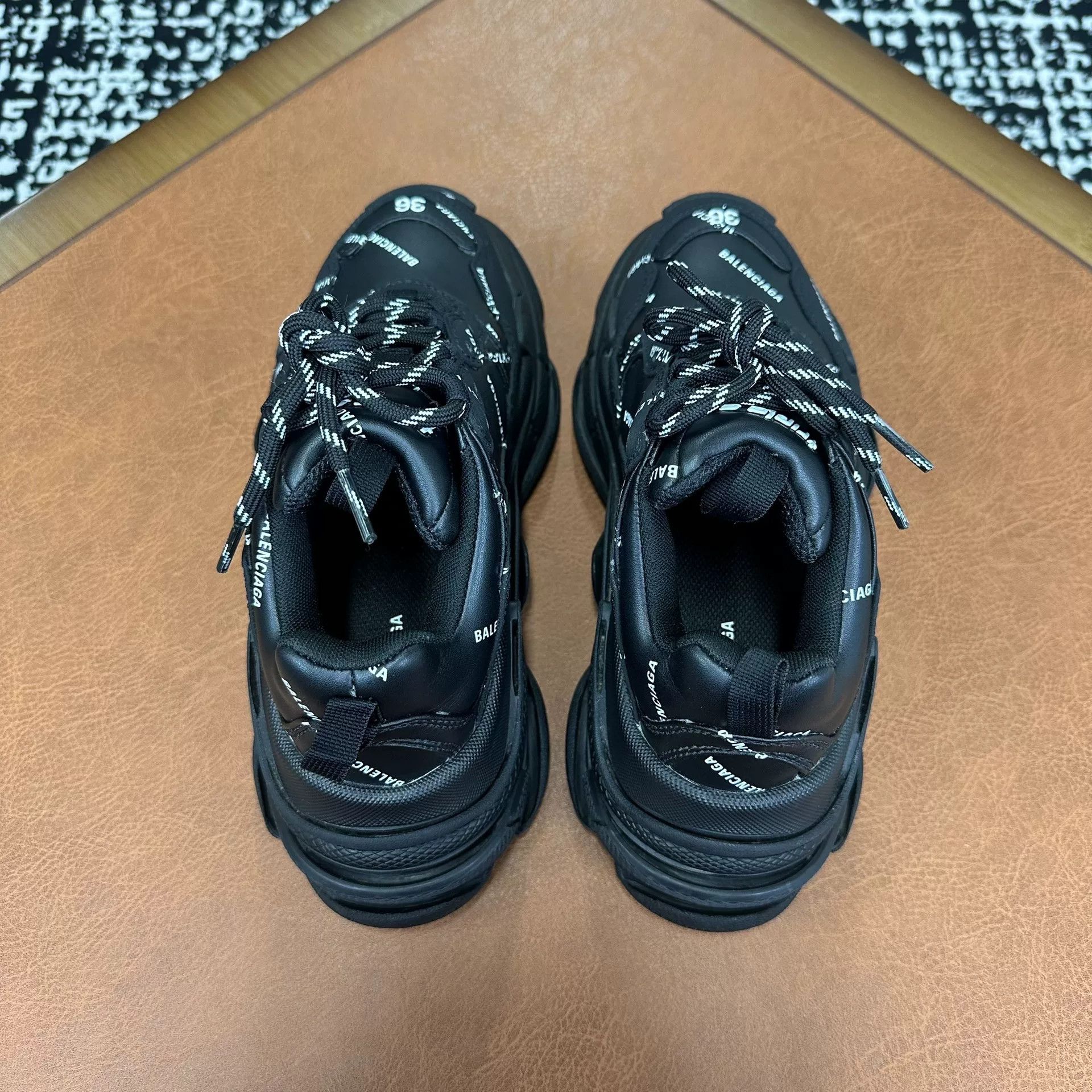 Balenciaga Balenciaga Black Lowtop Sneakers it_36 Women Size US 6 / IT 36 - 3 Thumbnail