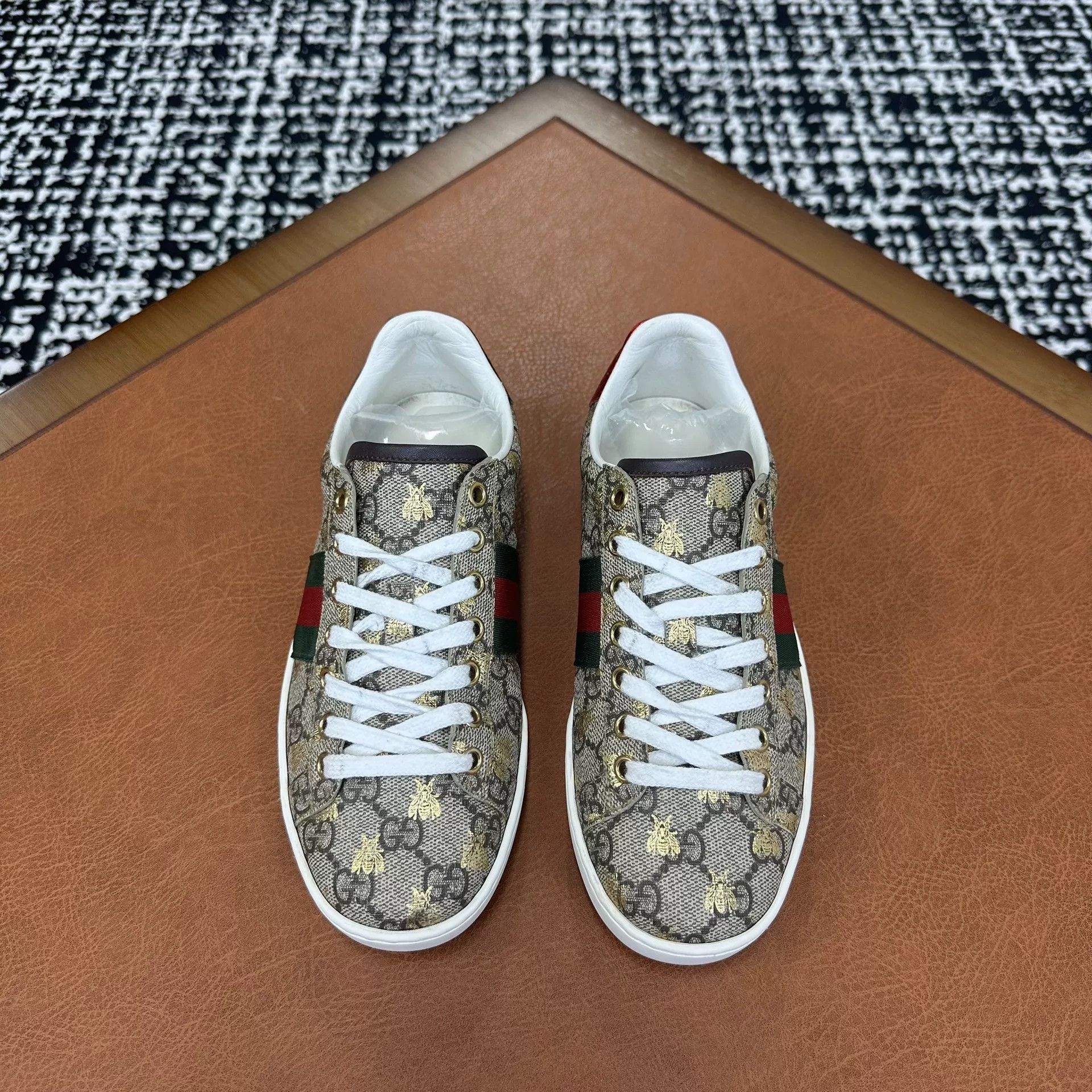 Gucci Gucci Brown Lowtop Sneakers it_35 Women Size US 5 / IT 35 - 2 Thumbnail
