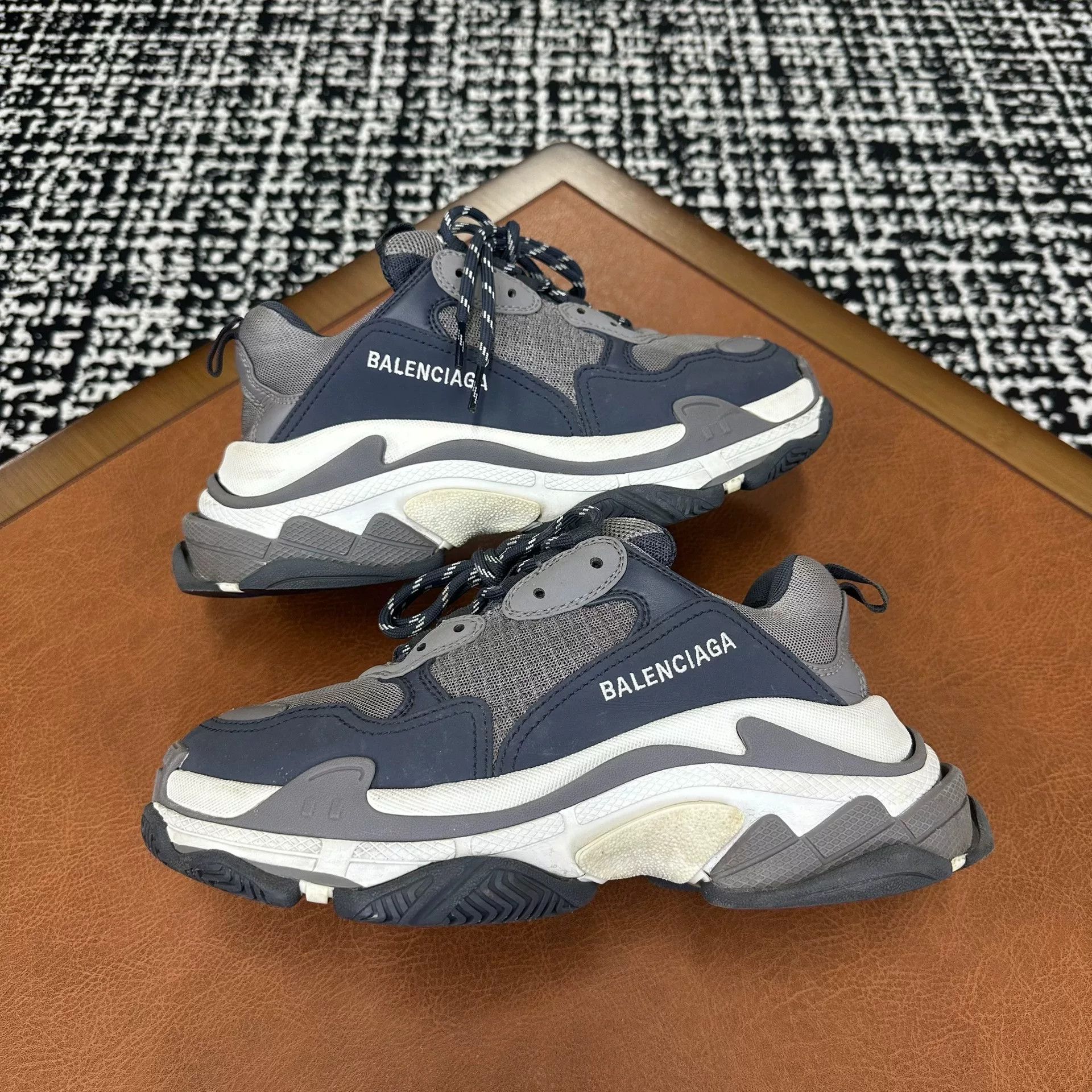 Balenciaga Balenciaga Blue Lowtop Sneakers 6 Men Size US 6 / EU 39 - 7 Thumbnail